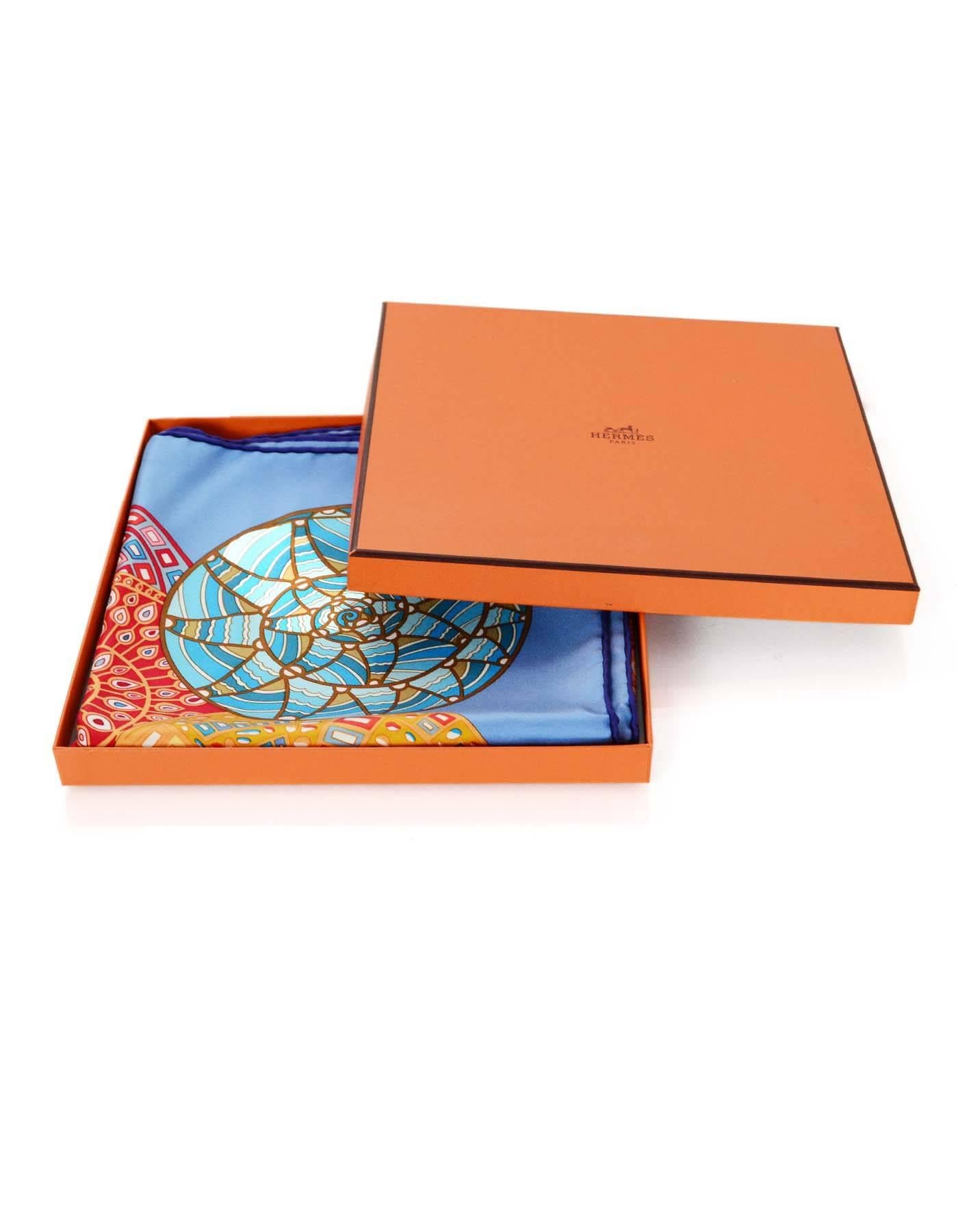 Hermès - Écharpe Reves d'Escargot en soie 90 cm Excellent état à New York, NY