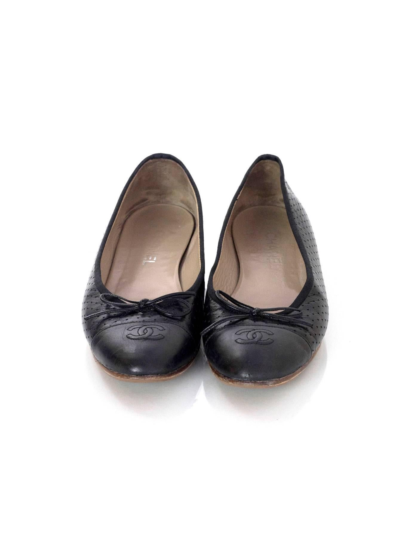 Chanel Black Leather Perforated Ballet Flats sz 41.5 In Good Condition In New York, NY