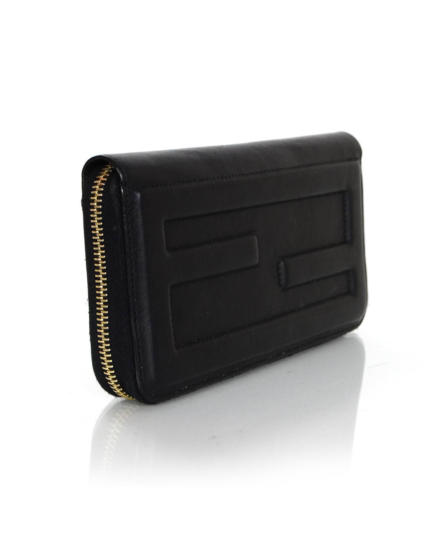 Fendi 2016 Black Leather Logo Zip Around Wallet GHW rt $650 In Excellent Condition In New York, NY