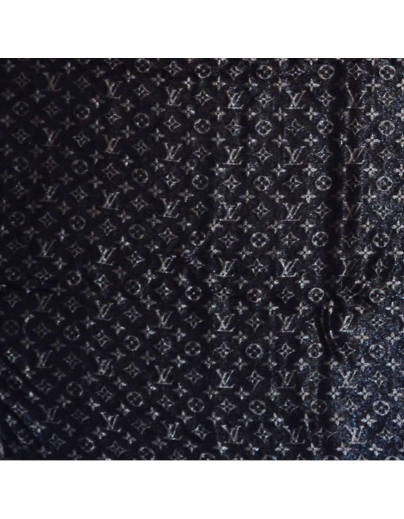 100% Authentic Louis Vuitton Black Monogram Shine Shawl. Features woven tone-on-tone Monogram pattern with a subtle shimmer from the use of soft shine yarn. 

Made In: Italy
Color: Black and silver
Composition: 47% silk, 26% viscose, 17% wool, 10%