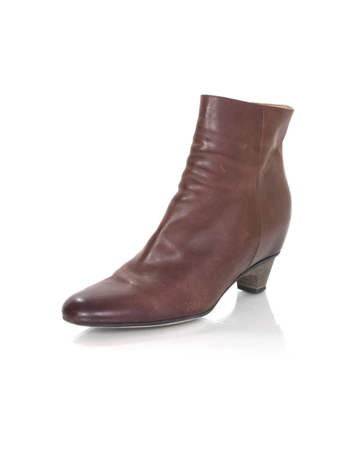 Maison Martin Margiela Brown Leather Ankle Boots Sz 39.5

Made In: Italy
Color: Brown
Materials: Leather
Closure/Opening: Side zip closure
Sole Stamp: 39.5 made in italy
Overall Condition: Very good pre-owned condition with the exception of marks