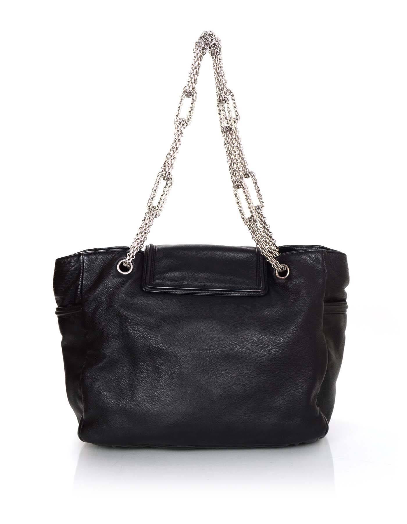 Chanel Black Leather 2.55 Reissue Lock Tote w/ Heavy Chain Straps rt. $3, 995 In Excellent Condition In New York, NY