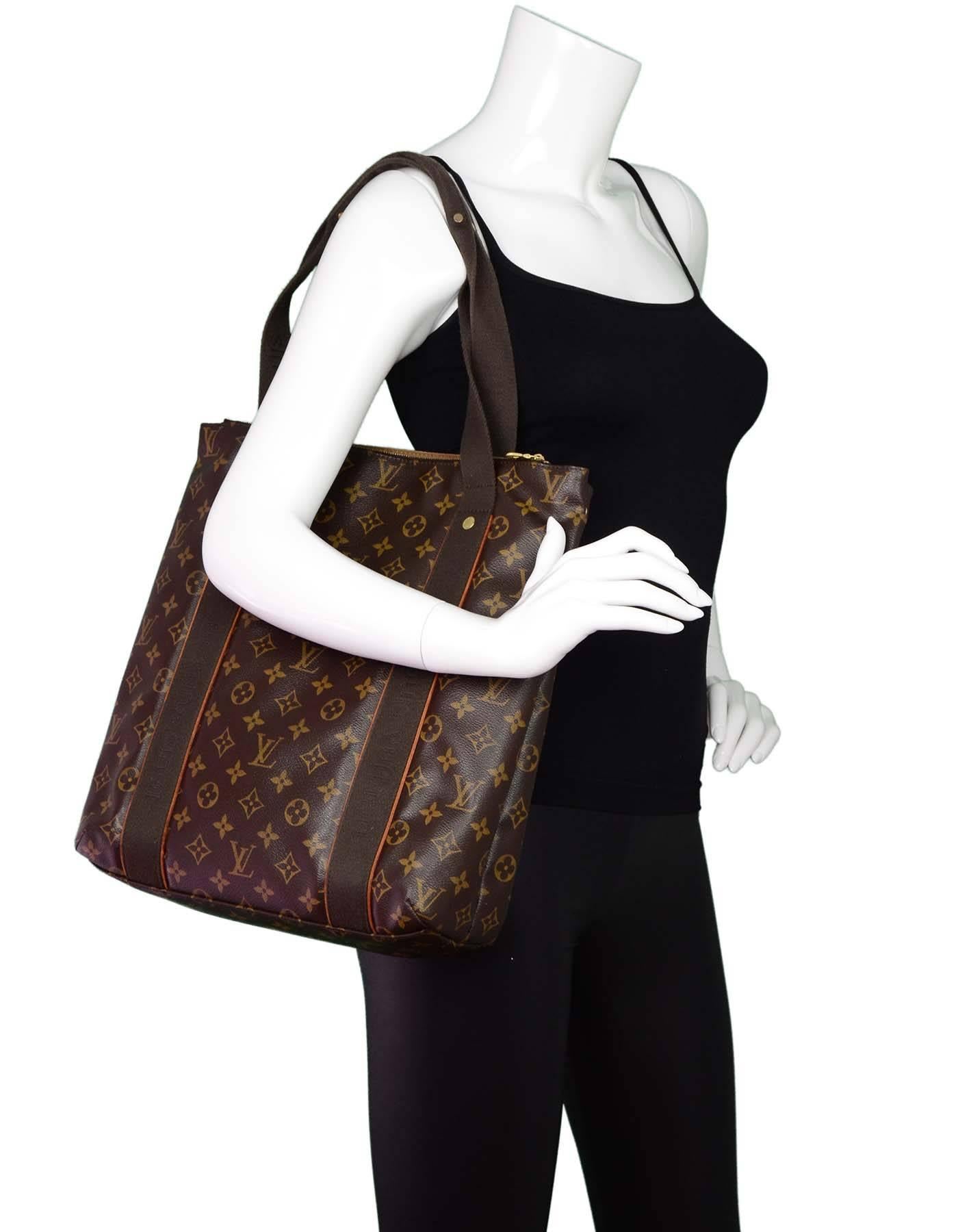 Louis Vuitton Monogram Beaubourg Tote
Features logo at straps

Made In: France
Year of Production: 2008
Color: Brown and tan
Hardware: Goldtone
Materials: Coated canvas, vachetta leather
Lining: Brown canvas
Closure/Opening: Open top
Exterior