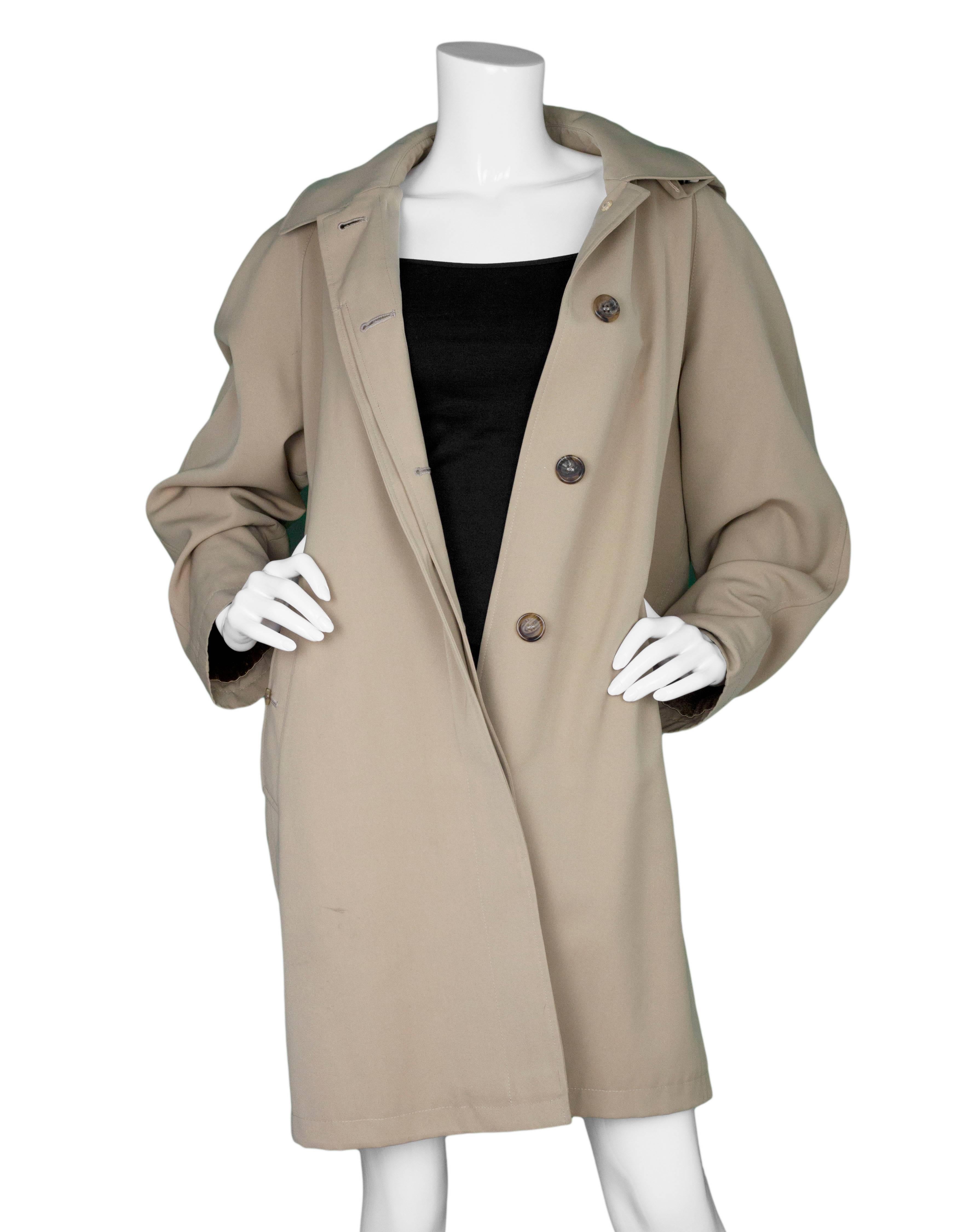 Burberry London Tan Trench Coat w/ Detachable Hood sz XL In Excellent Condition In New York, NY