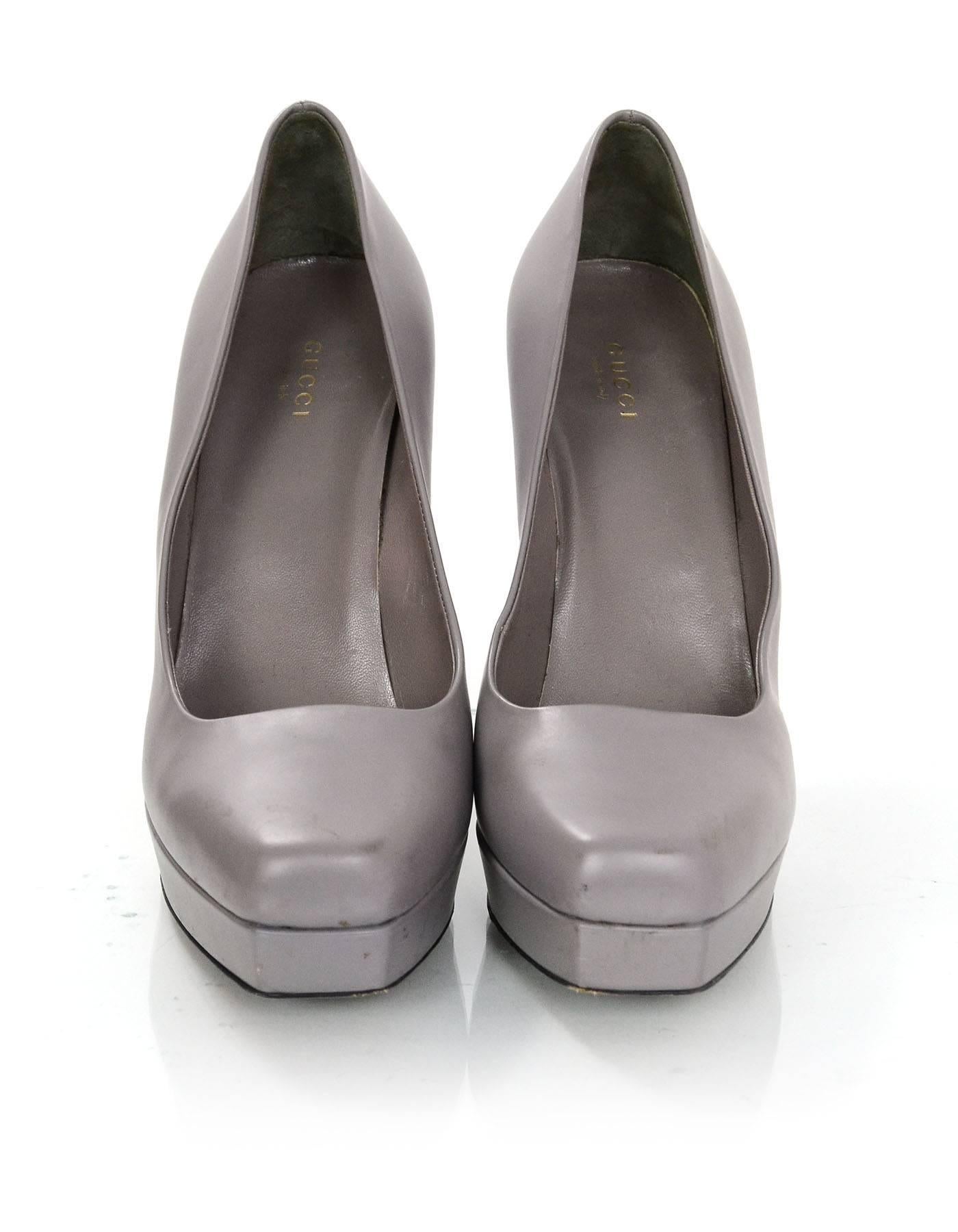 Gucci Grey Platform Pumps Sz 40 with Dust Bag In Excellent Condition In New York, NY