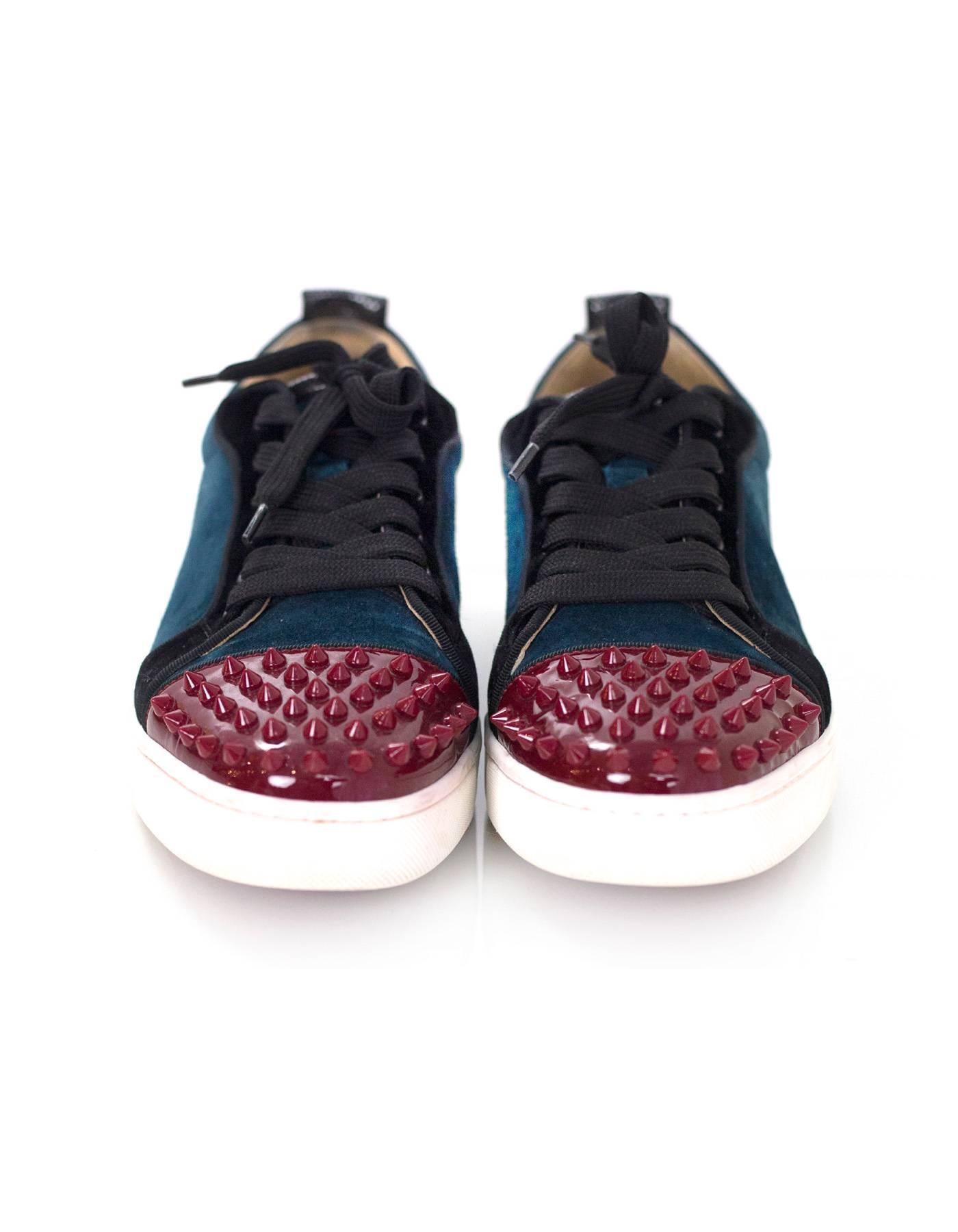 Christian Louboutin Teal & Red Louis Jr Spike Sneakers Sz 40 rt. $795 In Excellent Condition In New York, NY