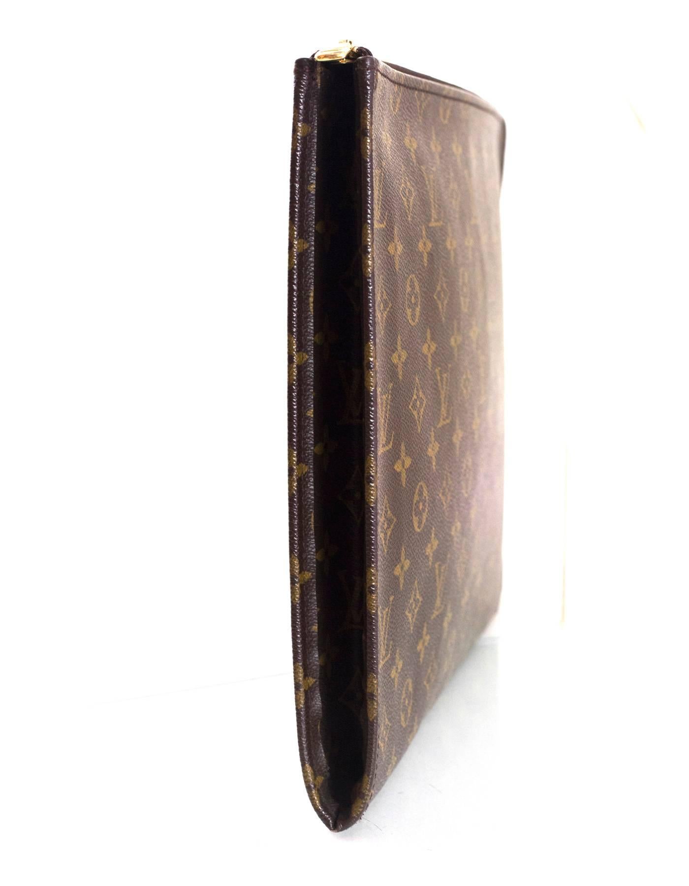 Louis Vuitton Monogram Poche Documents Portfolio Case

Made In: France
Year of Production: 2004
Color: Brown
Hardware: Goldtone
Materials: Coated canvas 
Lining: Brown coated canvas
Closure/Opening: Zip around closure
Exterior Pockets: None
Interior