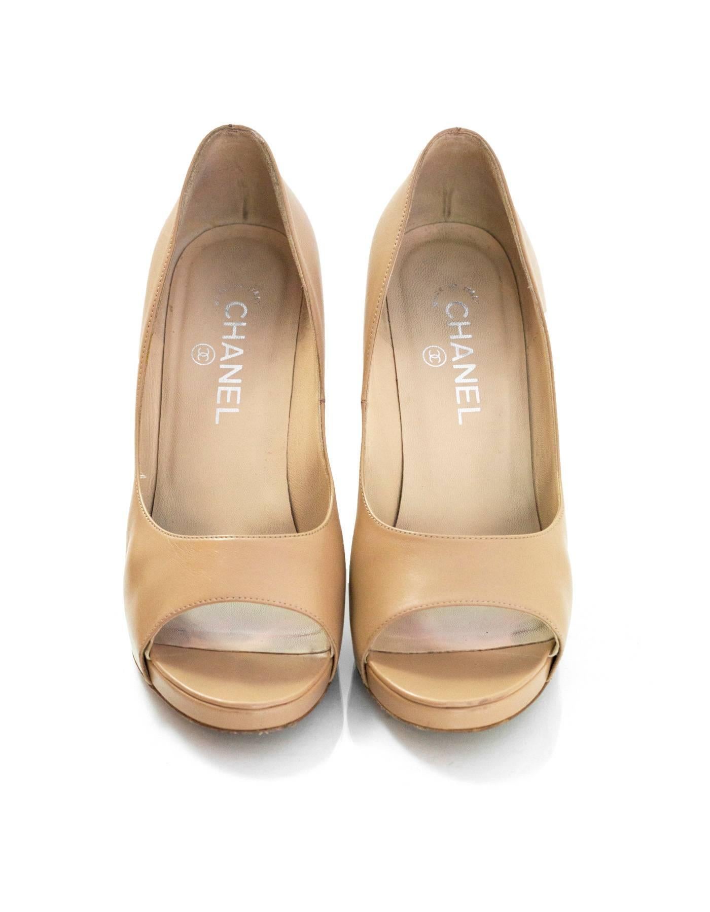 Chanel Nude Open-Toe Cork Heel Pumps Sz 38 In Excellent Condition In New York, NY