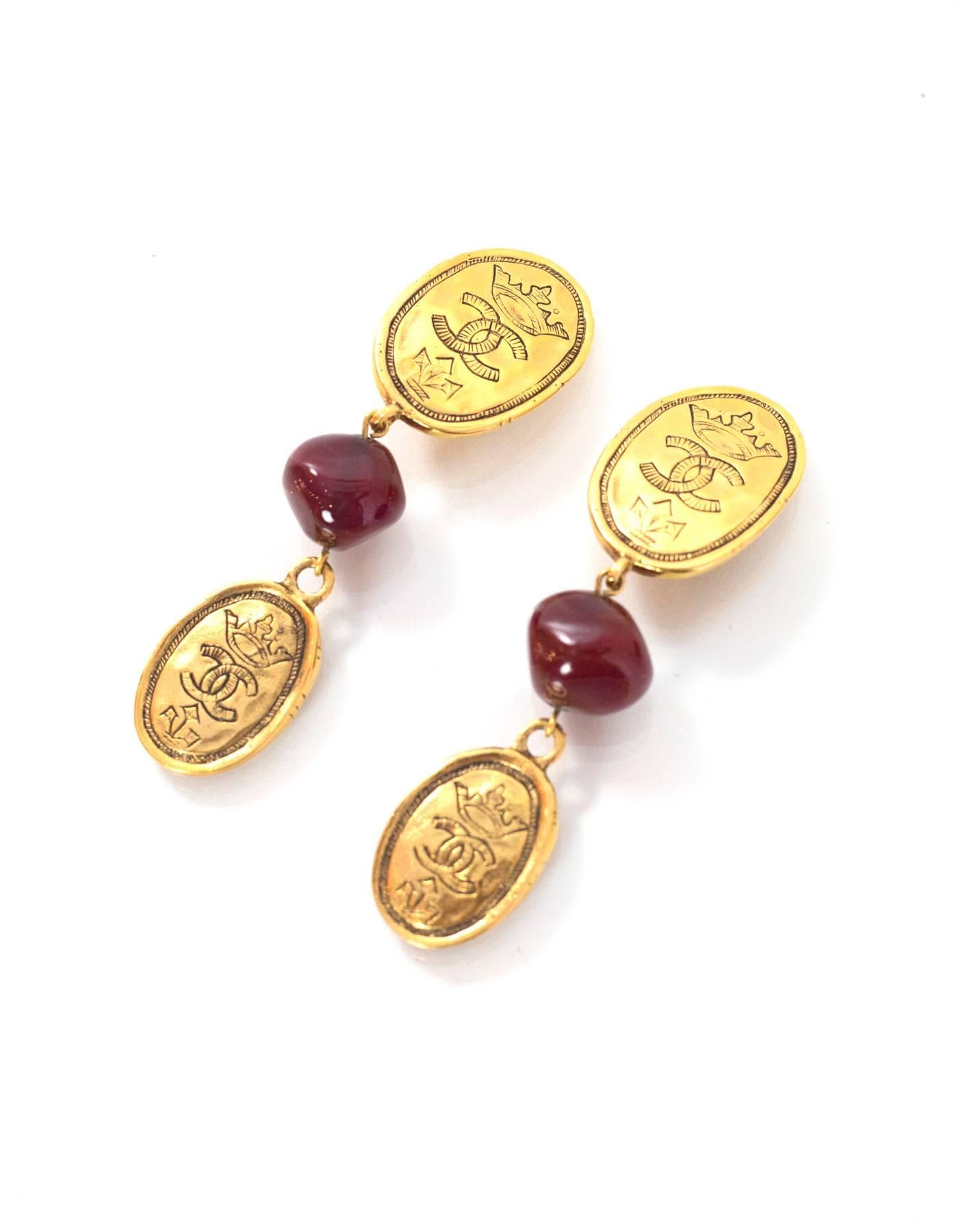 Chanel Vintage Red Gripoix Drop Earrings

Made in: France
Year of Production: 1987
Stamp: Chanel 2 CC 6 Made in France
Closure: Clip on
Color: Metal, gripoix
Materials: Metal, poured glass and faux pearl
Overall Condition: Excellent pre-owned