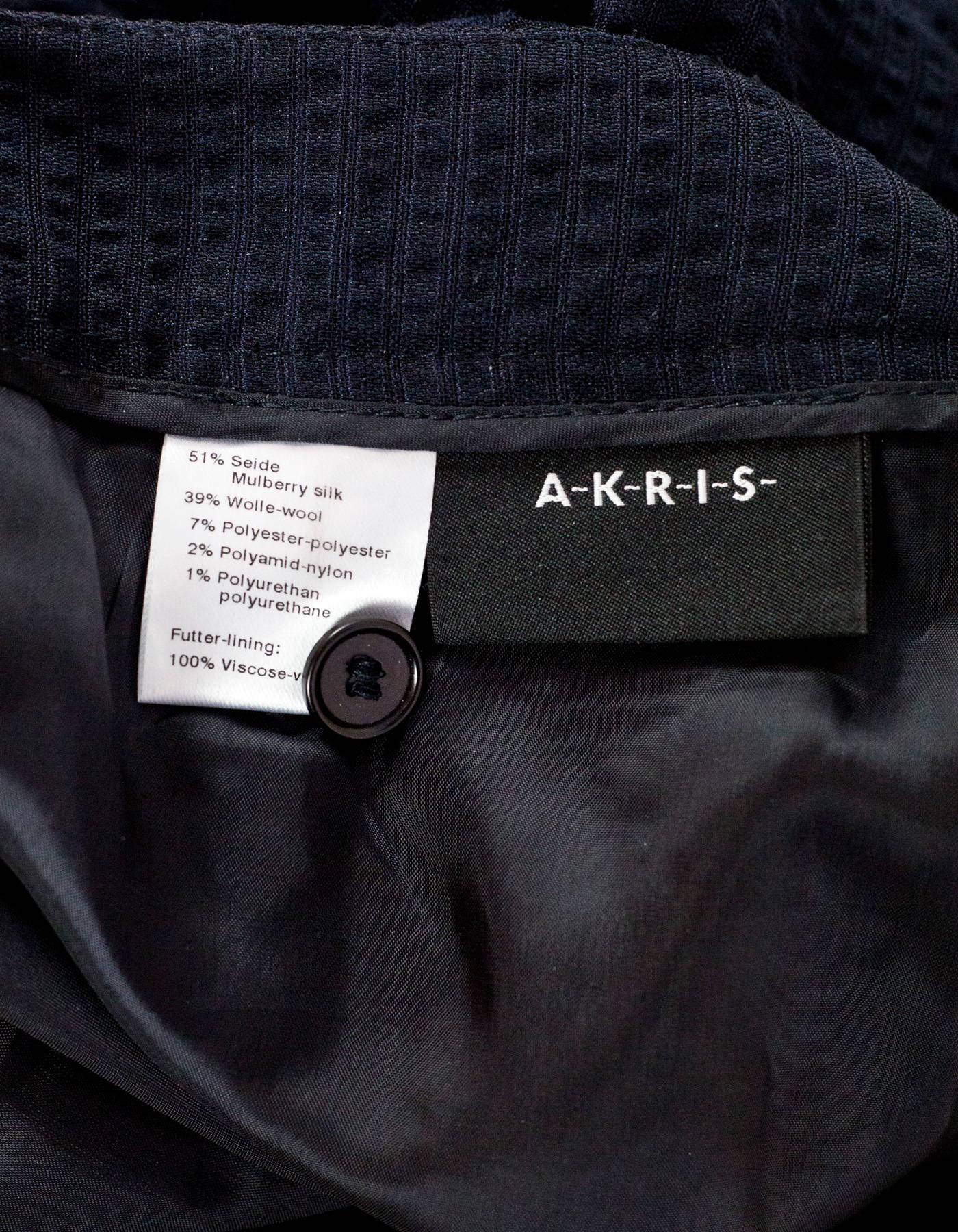 Akris Navy Seersucker Pantsuit Sz 8 In Excellent Condition In New York, NY
