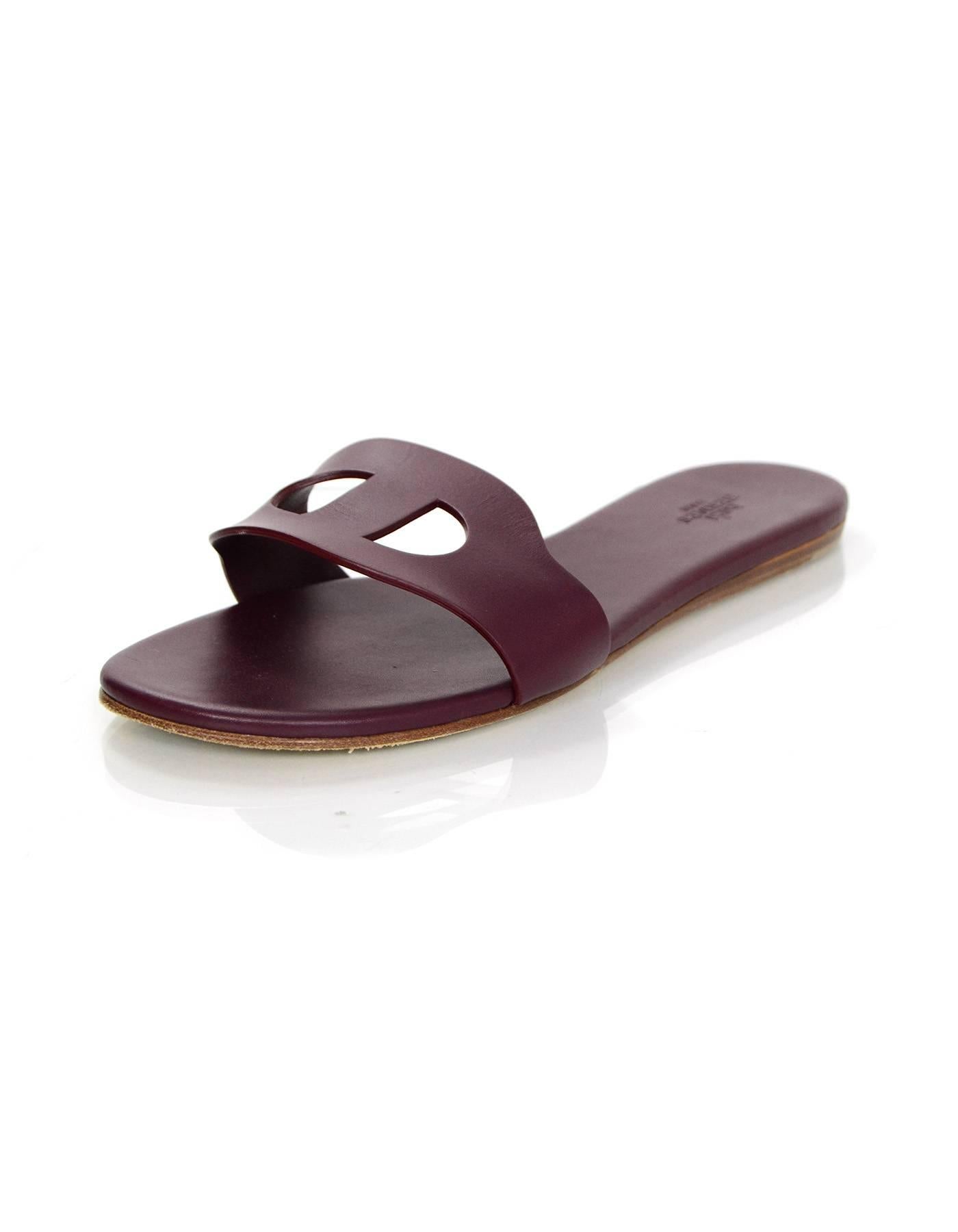 Hermes Bordeaux Lisboa Chain D'ancre Sandals Sz 38.5

Made In: Spain
Color: Burgundy
Materials: Leather
Closure/Opening: Slide on
Sole Stamp: Hermes 38.5 Semelle Cuir Made in Spain
Retail Price: $620 + tax
Overall Condition: Excellent pre-owned