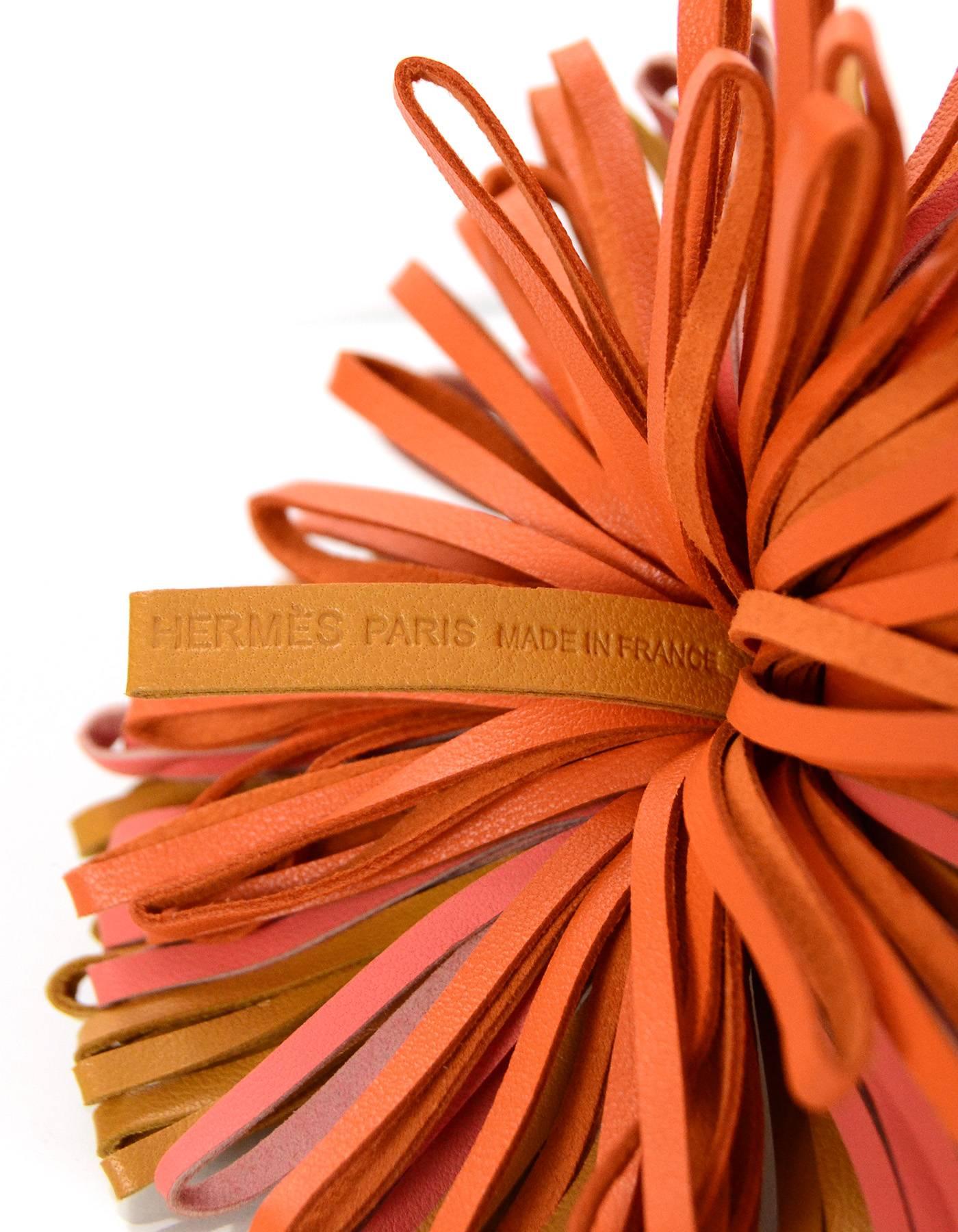 Hermes Llavero Carmen Tassel Tri-Color NIB

Fabricado en: Francia
Color: Mostaza, rosa, naranja
Materiales: Piel de cordero
Sello: Hermes París Made in France
Estado general: Excelente estado de segunda mano - NIB
Incluye: Caja Hermes
Medidas: