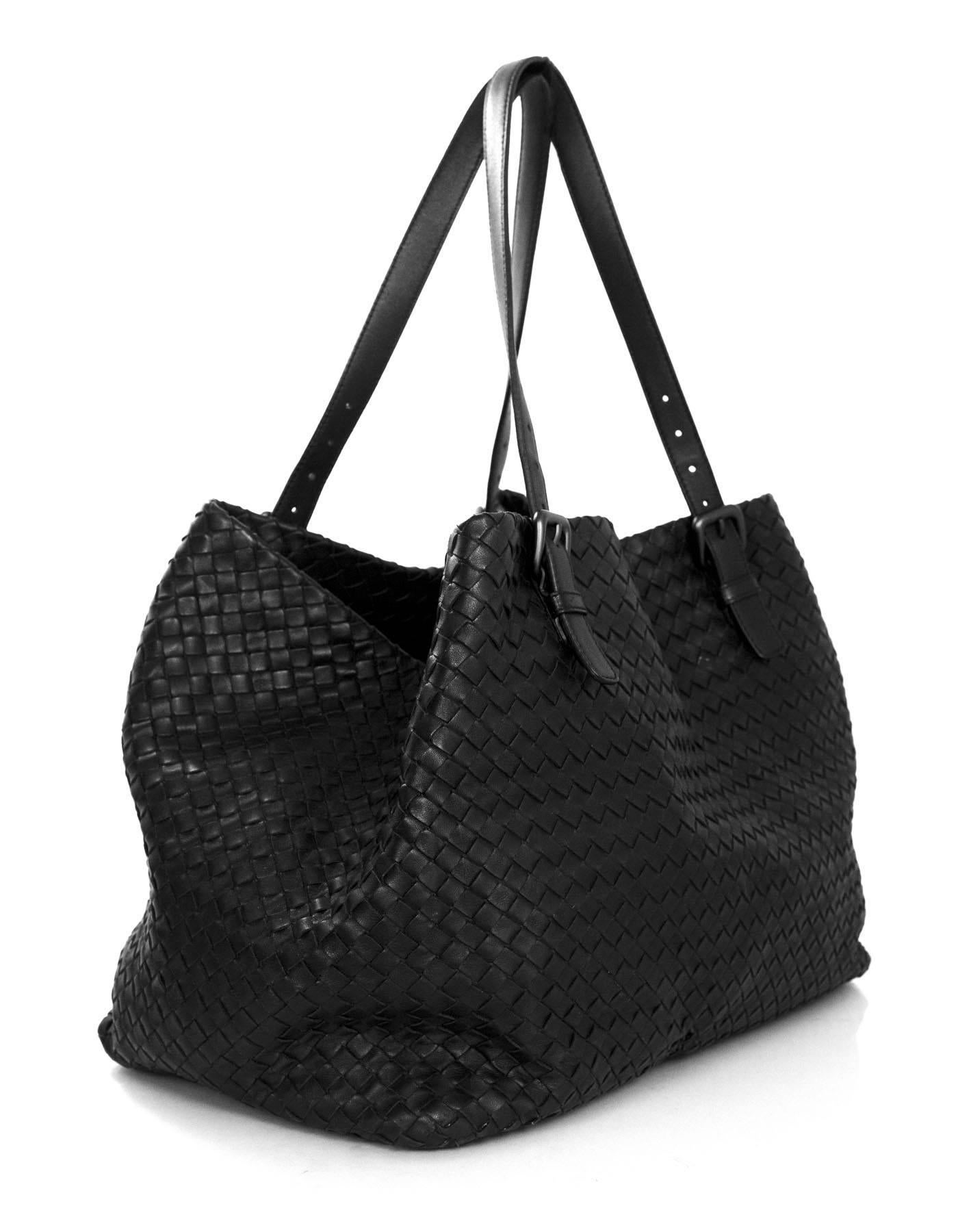 Bottega Veneta Black Intrecciato Large Tote Bag rt. $3, 950 In Excellent Condition In New York, NY