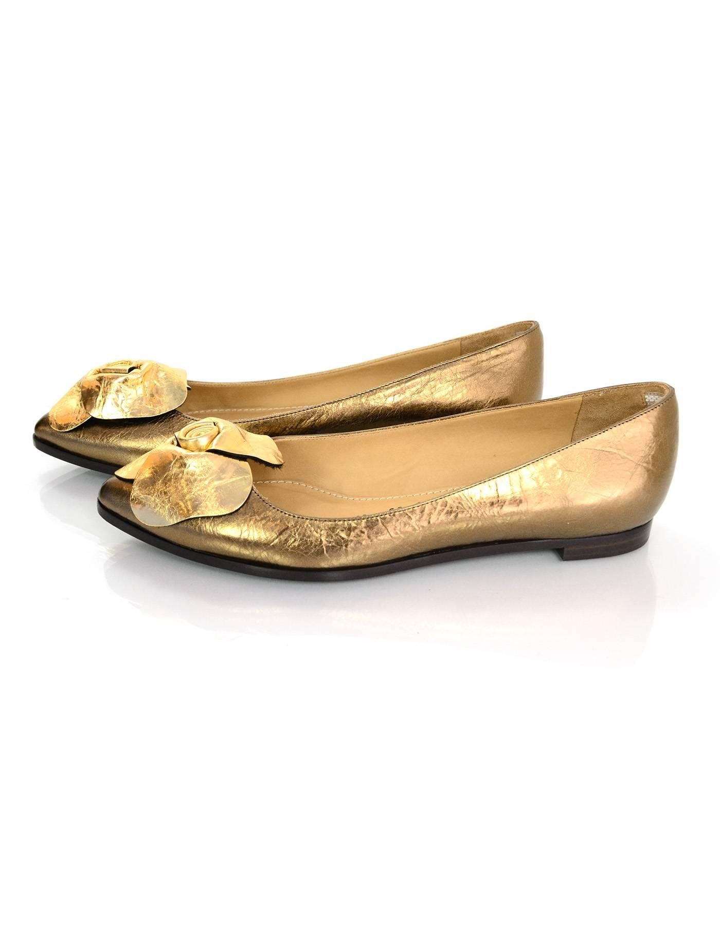 Lanvin Gold Flower Flats Sz 37.5 NIB In Excellent Condition In New York, NY