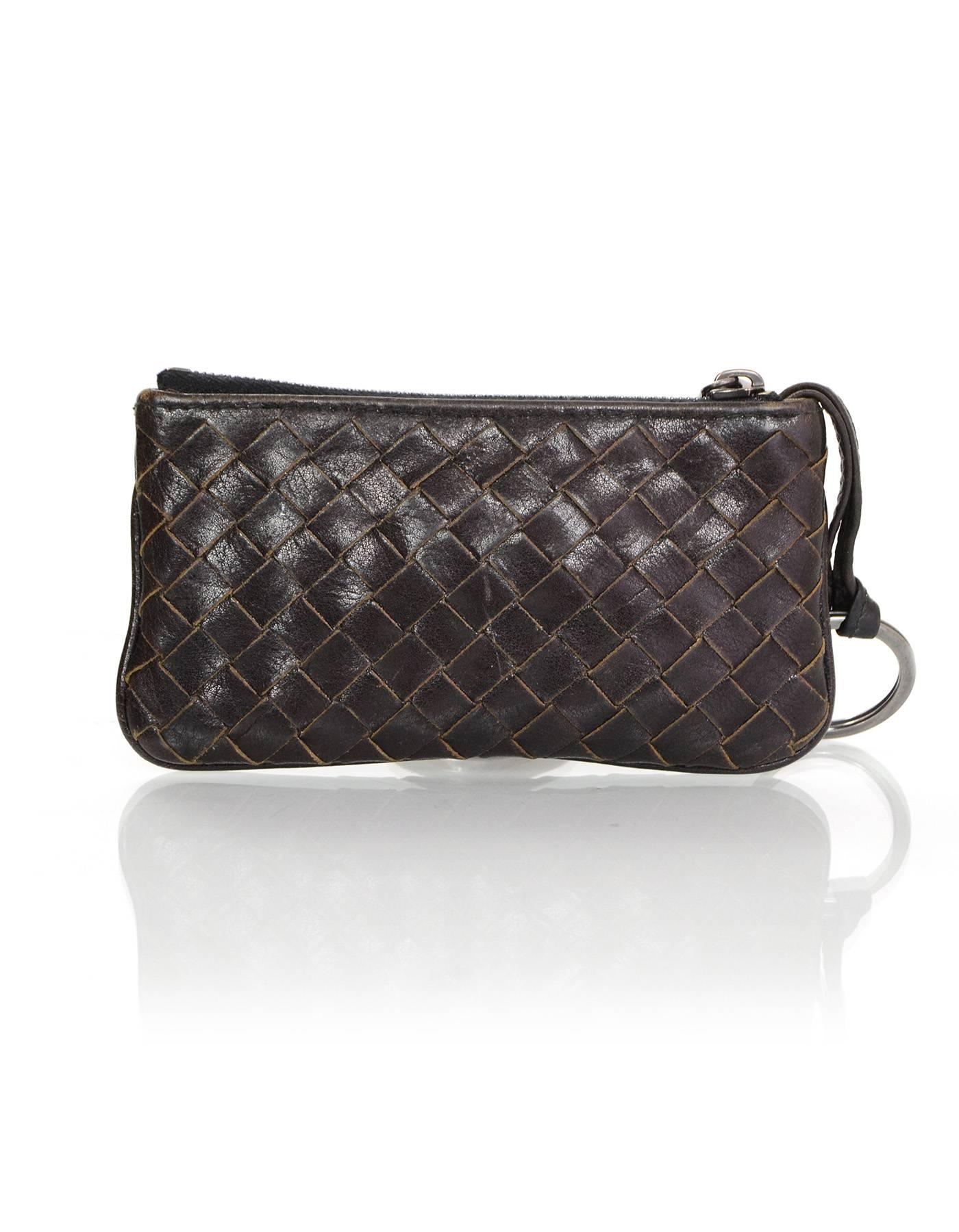Bottega Veneta Brown Intrecciato Woven Leather Card Case/Key Holder
Features key ring that extends from inside of case

Made In: Italy
Year of Production: 2011
Color: Brown
Hardware: Bronze
Materials: Leather
Lining: Brown canvas
Closure/Opening: