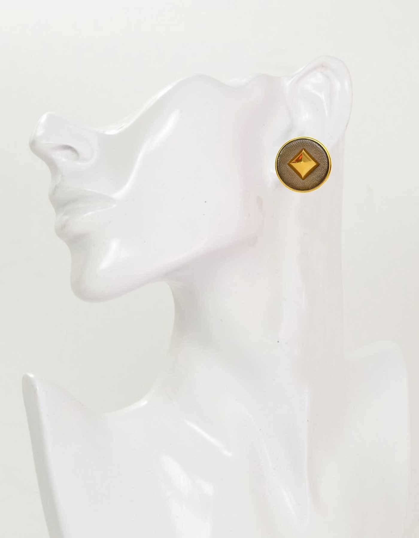 Hermes Gold & Taupe Leather Medor Clip On Earrings

Stamp: Hermes Paris
Closure: Clip on
Color: Taupe and goldtone
Materials: Metal and leather
Overall Condition: Excellent with the exception of some scratching to leather portion
Includes: Hermes