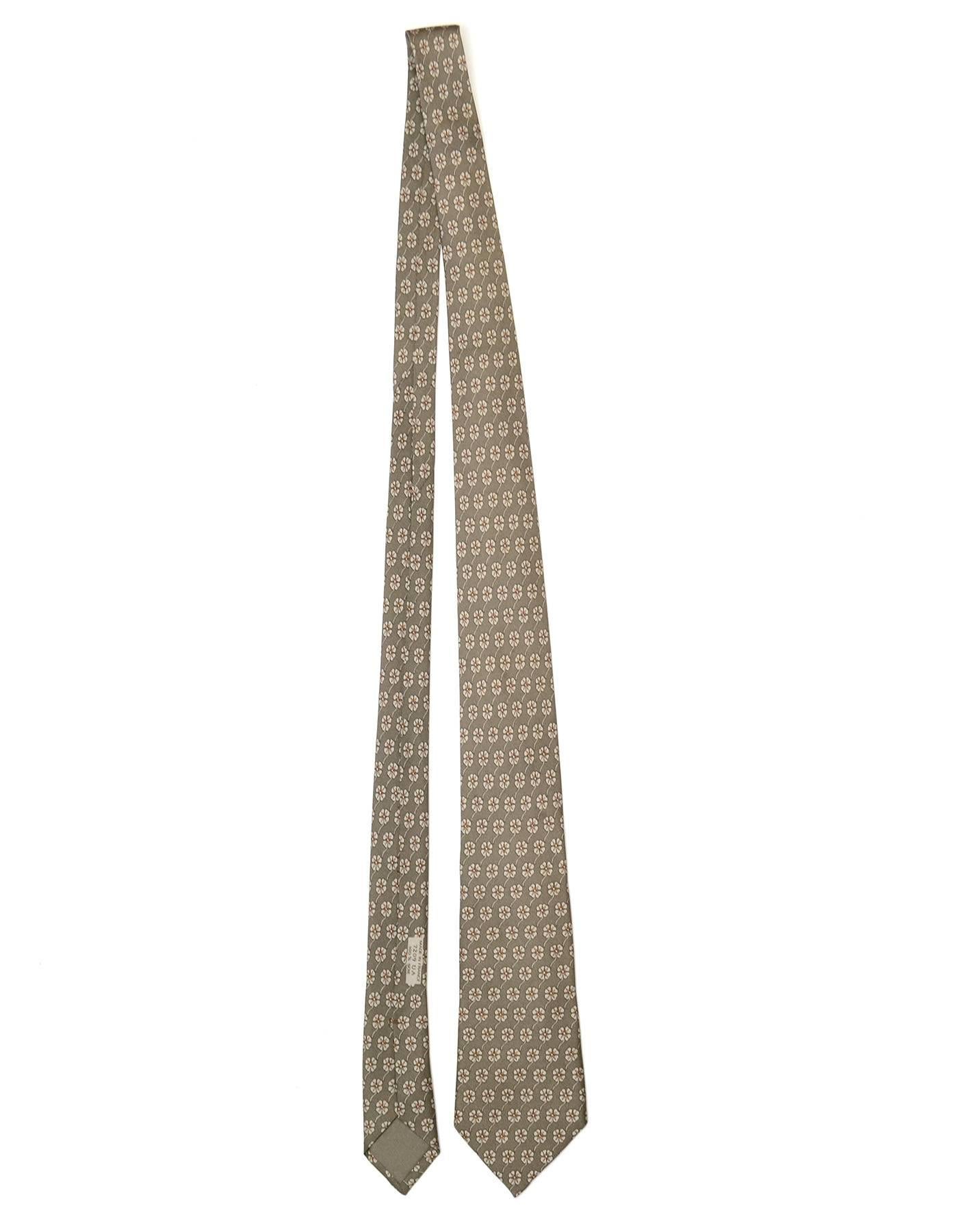 Hermes Grey Floral Print Silk Tie

Made In: France
Color: Grey
Composition: 100% silk
Retail Price: $180 + tax
Overall Condition: Excellent pre-owned condition
Measurements: 
Length: 58"
Width: 1.75"-3.5"