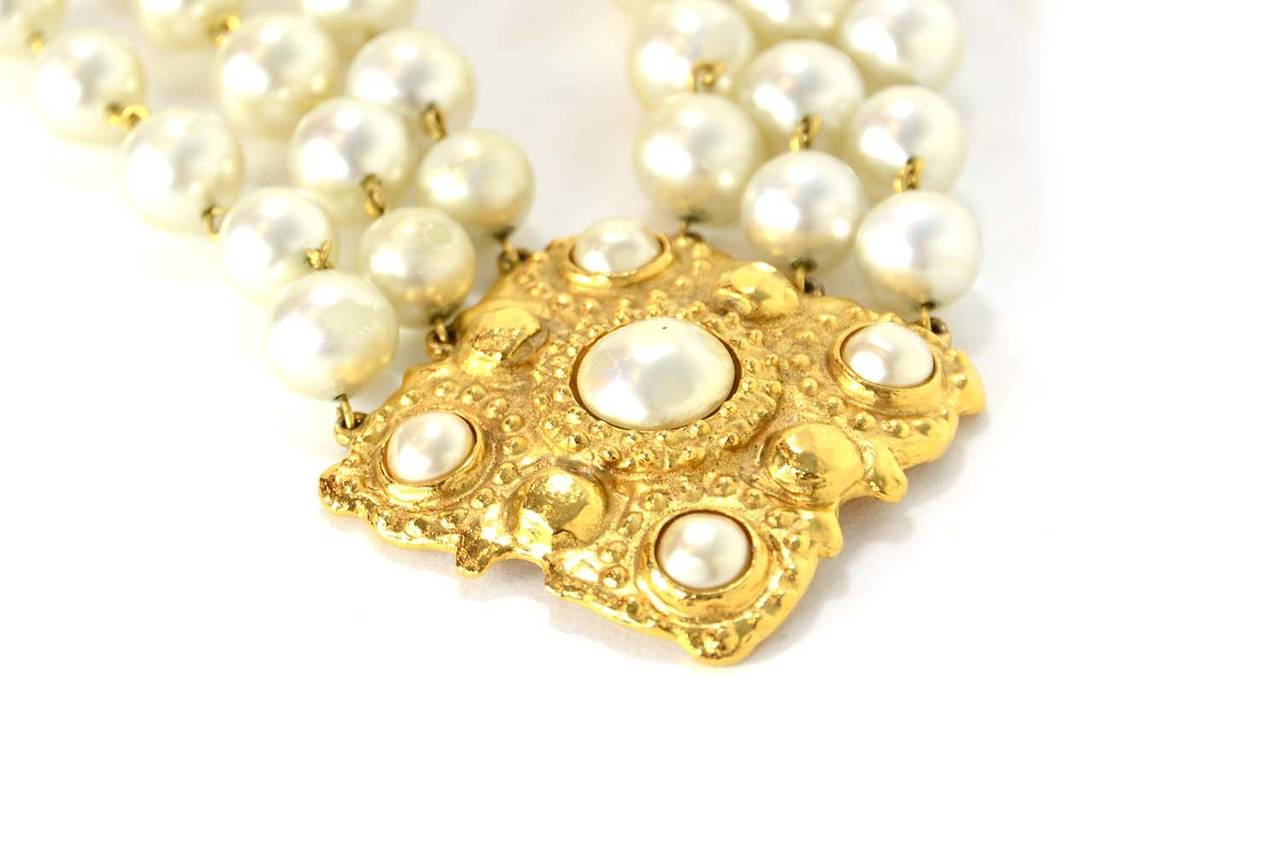 CHANEL Vintage 1986 Three Strand Pearl Choker w/Gold & Pearl Pendant In Excellent Condition In New York, NY