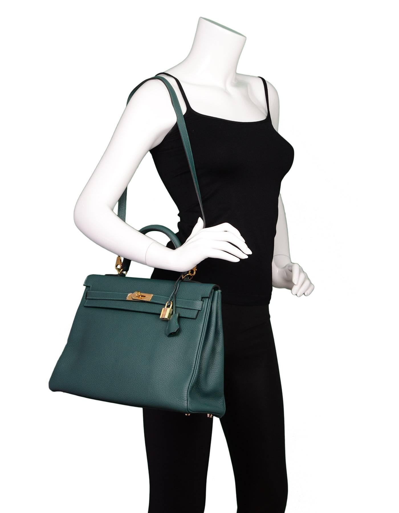 Hermes Malachite Green Togo 35cm Kelly Bag
Features optional shoulder strap

Made In: France
Year of Production: 2013
Color: Malachite green
Hardware: Goldtone
Materials: Togo leather
Lining: Malachite green chevre leather
Closure/opening: Top flap