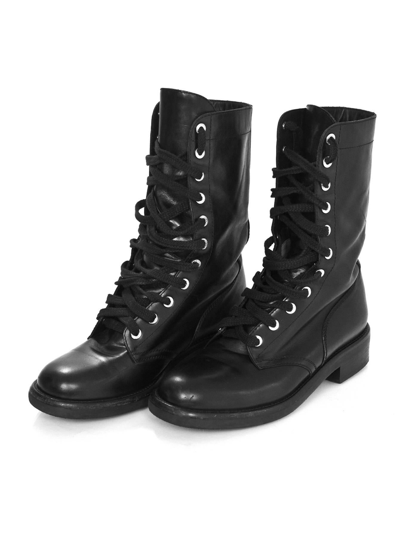 Chanel Black Leather Combat Boot Sz 40
Can be worn folded over to expose plaid design

Made In: Italy
Color: Black
Materials: Leather
Closure/Opening: Lace tie closure
Sole Stamp: CC Made in Italy 40
Overall Condition: Excellent pre-owned condition