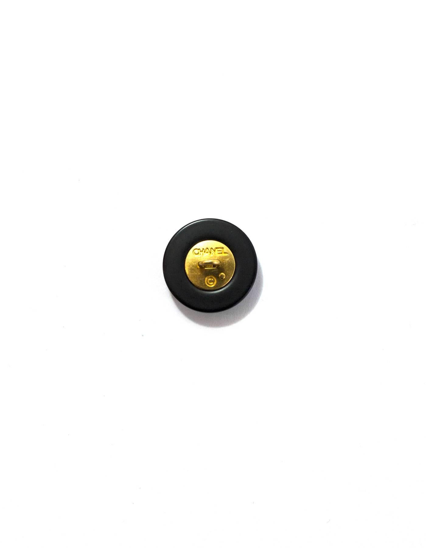Chanel Set of Five Black.Gold Textured CC 18mm Buttons In Excellent Condition In New York, NY