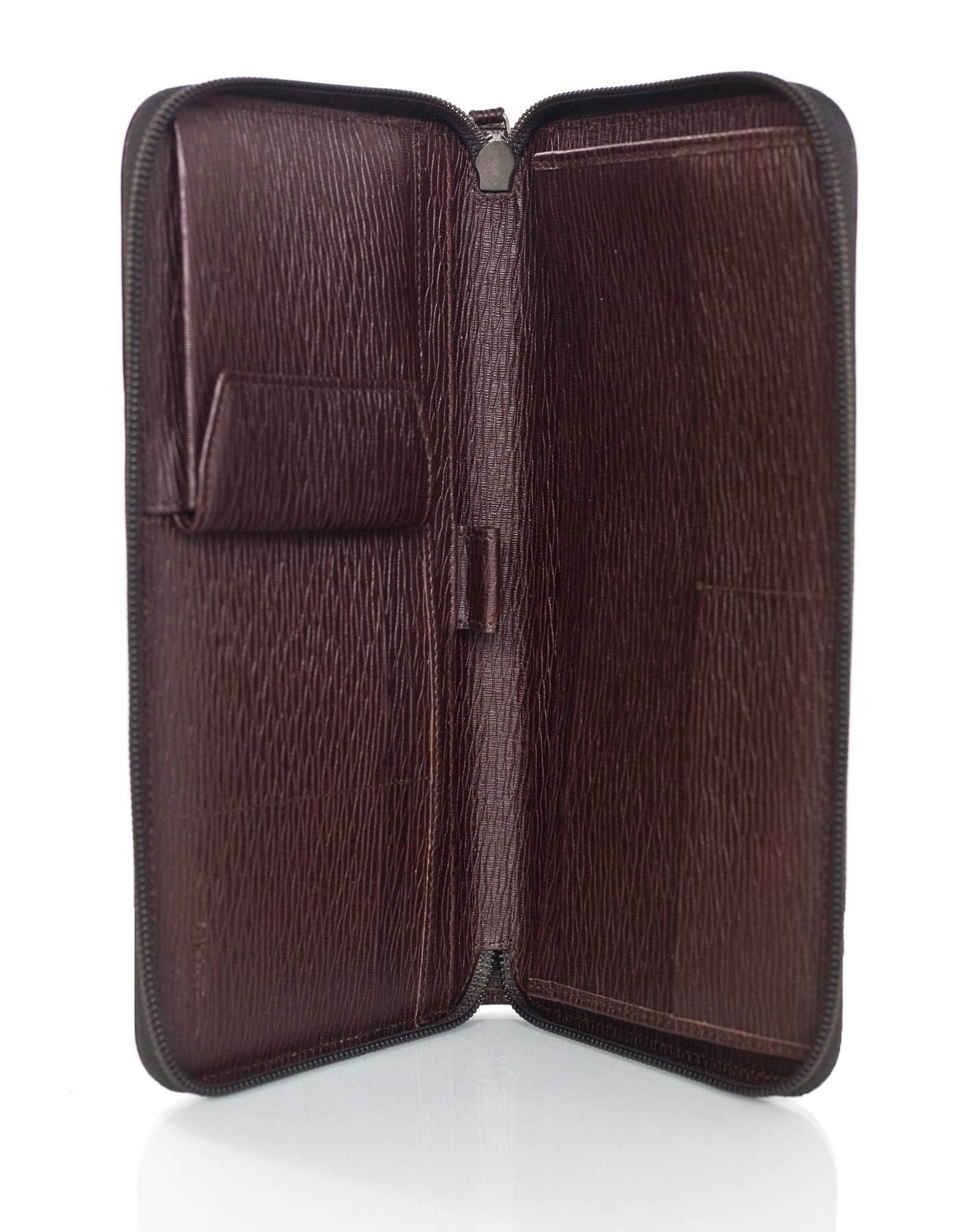 Women's or Men's Salvatore Ferragamo Brown Leather Zip Around Large Travel Wallet rt. $390
