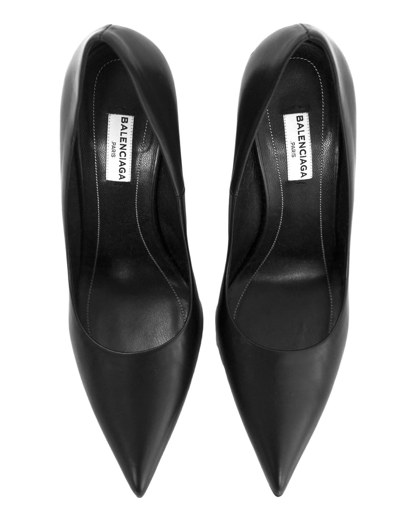 Balenciaga Black Leather Bistrot Pumps sz 37 w/DB In Excellent Condition In New York, NY