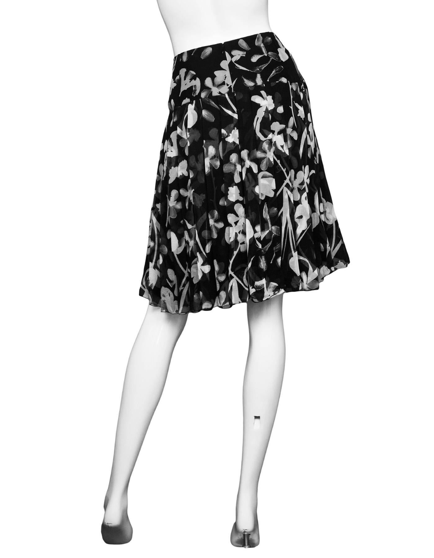 Chanel Black & Grey CC Floral Silk Pleated Skirt Sz FR44 In Good Condition In New York, NY