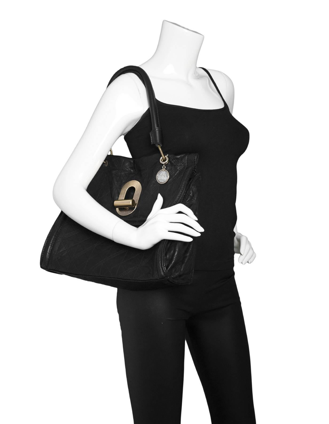 Lanvin Black Quilted Twist Lock Handle Bag

Made In: Italy
Color: Black
Hardware: Goldtone
Materials: Leather, metal
Lining: Black textile
Closure/Opening: Flap top with large twist lock
Exterior Pockets: None
Interior Pockets: Two large