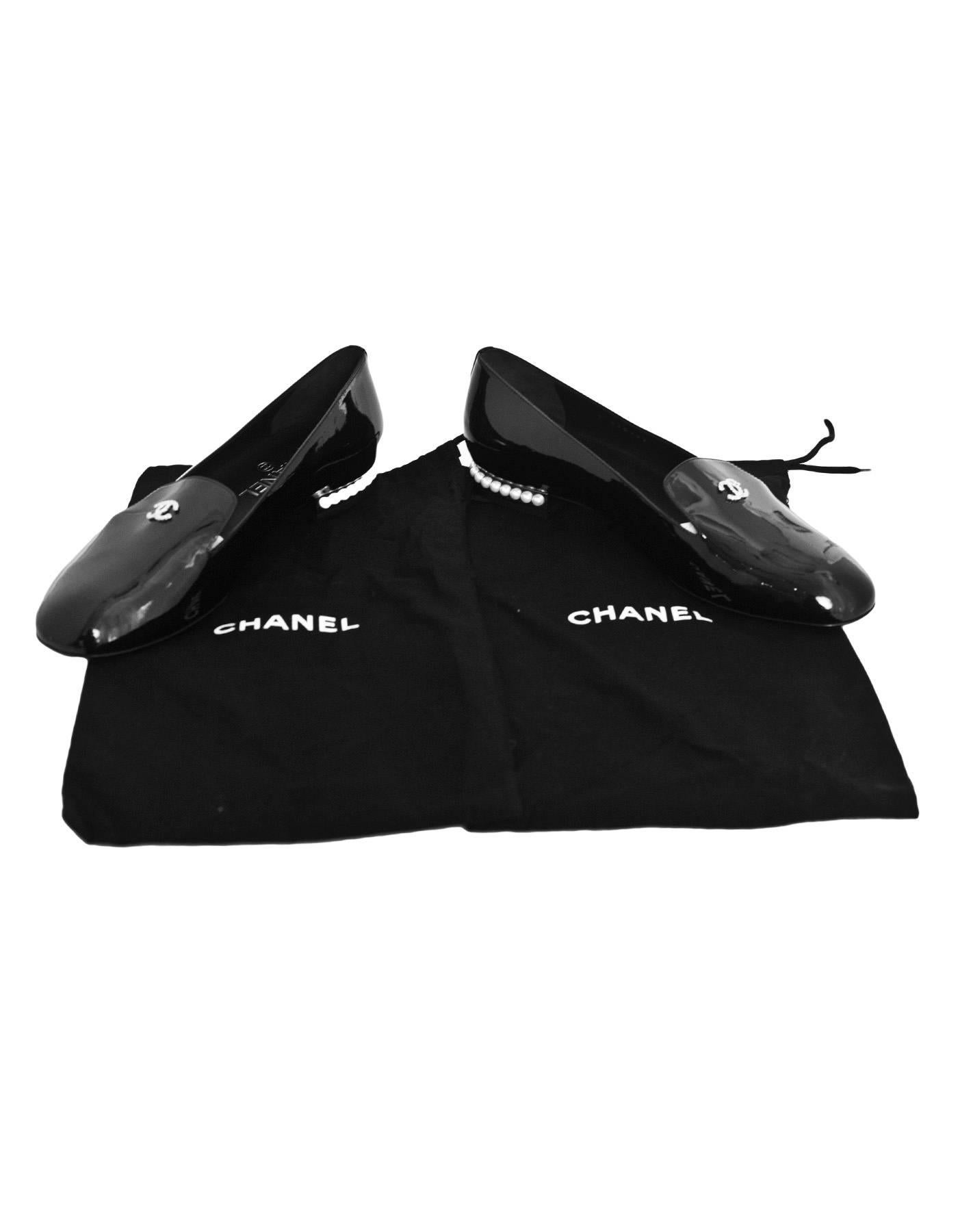 Chanel NEW 2017 Black Patent Leather CC Loafers w/ Pearl Heel Sz 39  In Excellent Condition In New York, NY