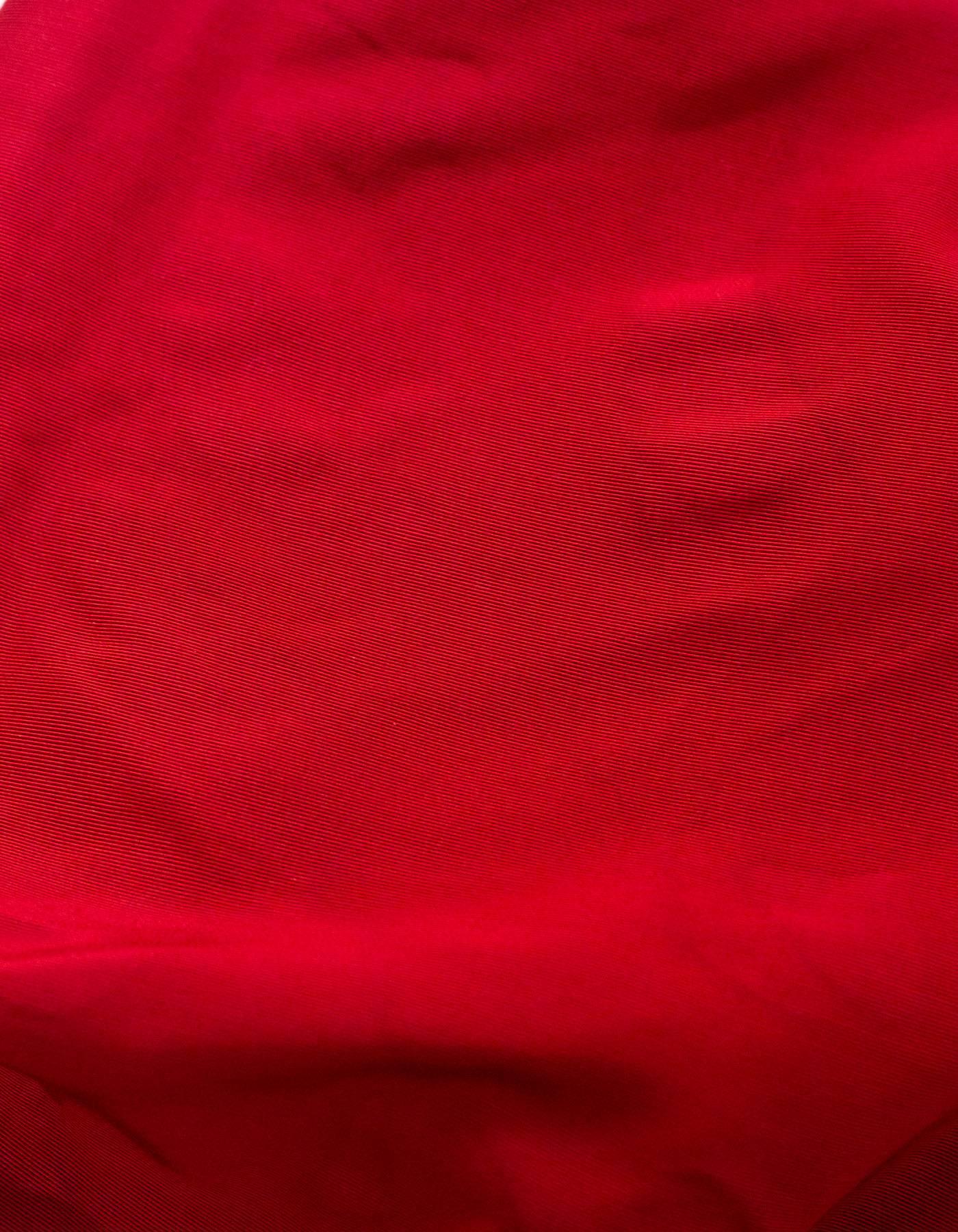 Sac Chanel x LA en tissu argenté et rouge, édition limitée Excellent état à New York, NY