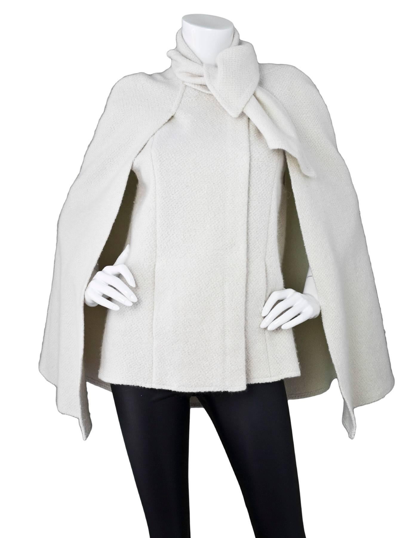 Vanessa Bruno Cream Wool Cape Sz IT38 In Excellent Condition In New York, NY