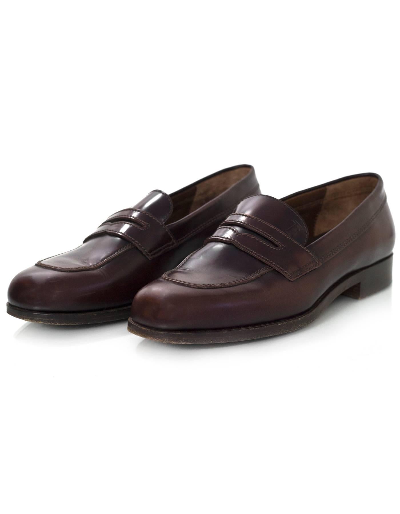TOD's Brown Leather Loafers Sz 36.5

Made In: Italy
Color: Brown
Materials: Leather
Closure/Opening: Slide on
Sole Stamp: TODS
Overall Condition: Very good pre-owned condition with the exception of light creasing and wear at outsoles.  Light wear to