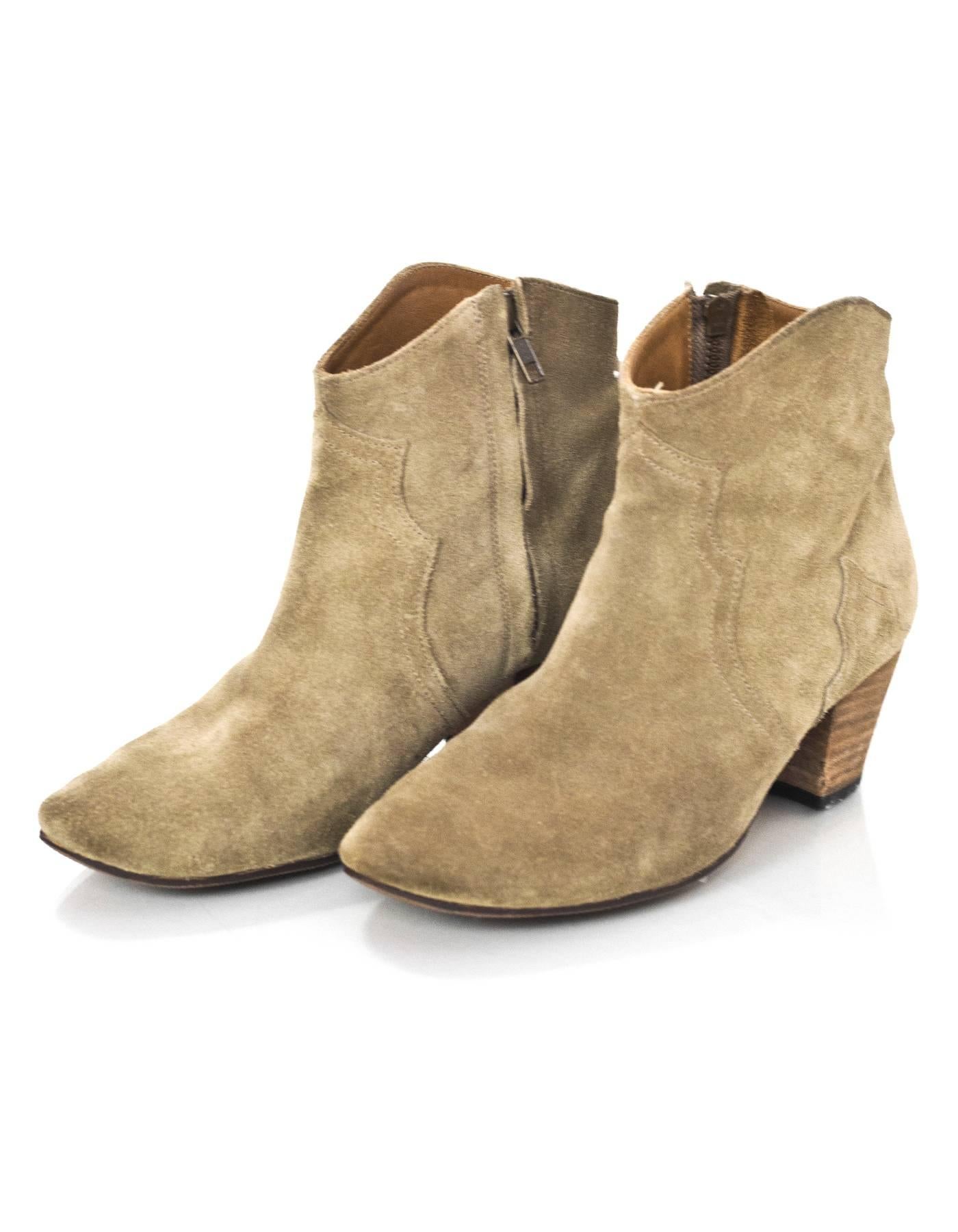 Etoile Isabel Marant Tan Suede The Dicker Ankle Boots Sz 37

Made In: France
Color: Beige
Materials: Suede
Closure/Opening: Zip closure at side
Sole Stamp: Isabel Marant Made in France
Retail Price: $560 + tax
Overall Condition: Very good pre-owned