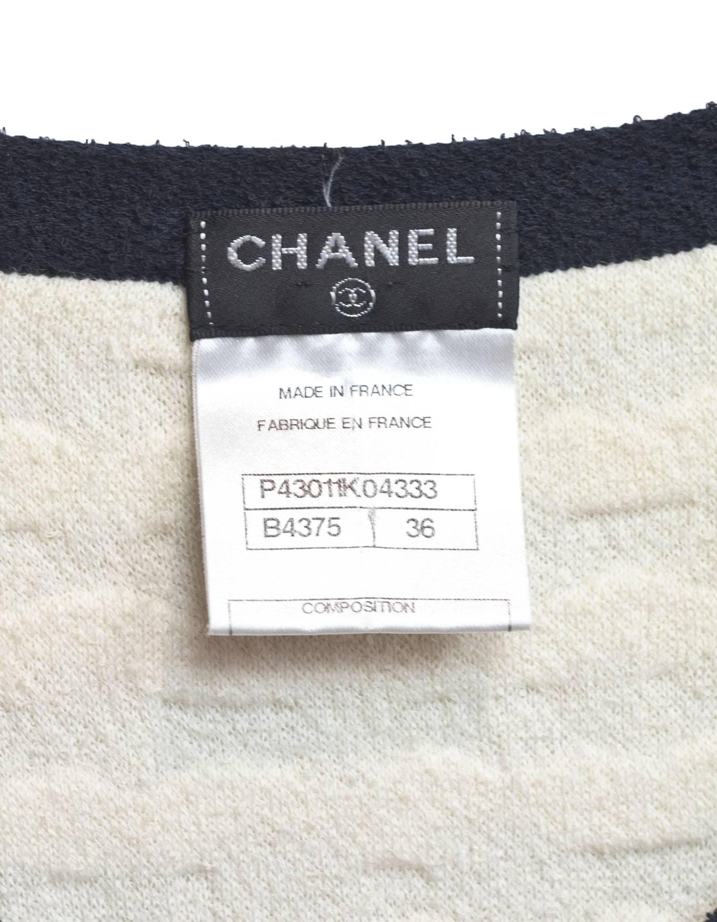 Chanel Cream & Navy Knit Cardigan Sweater sz FR36 In Excellent Condition In New York, NY