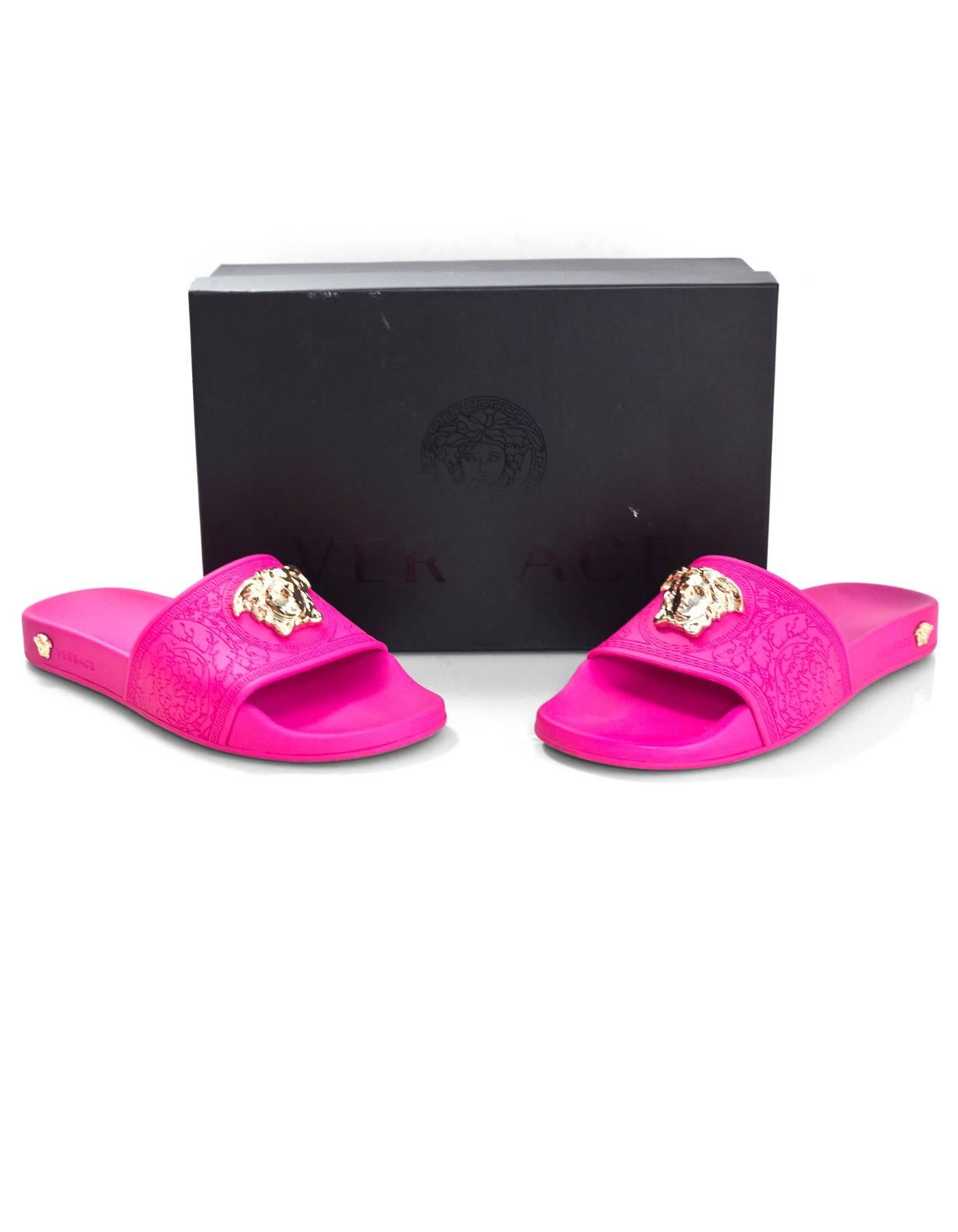 Versace Hot Pink Medusa Slide Sandals Sz 39 with Box In Excellent Condition In New York, NY