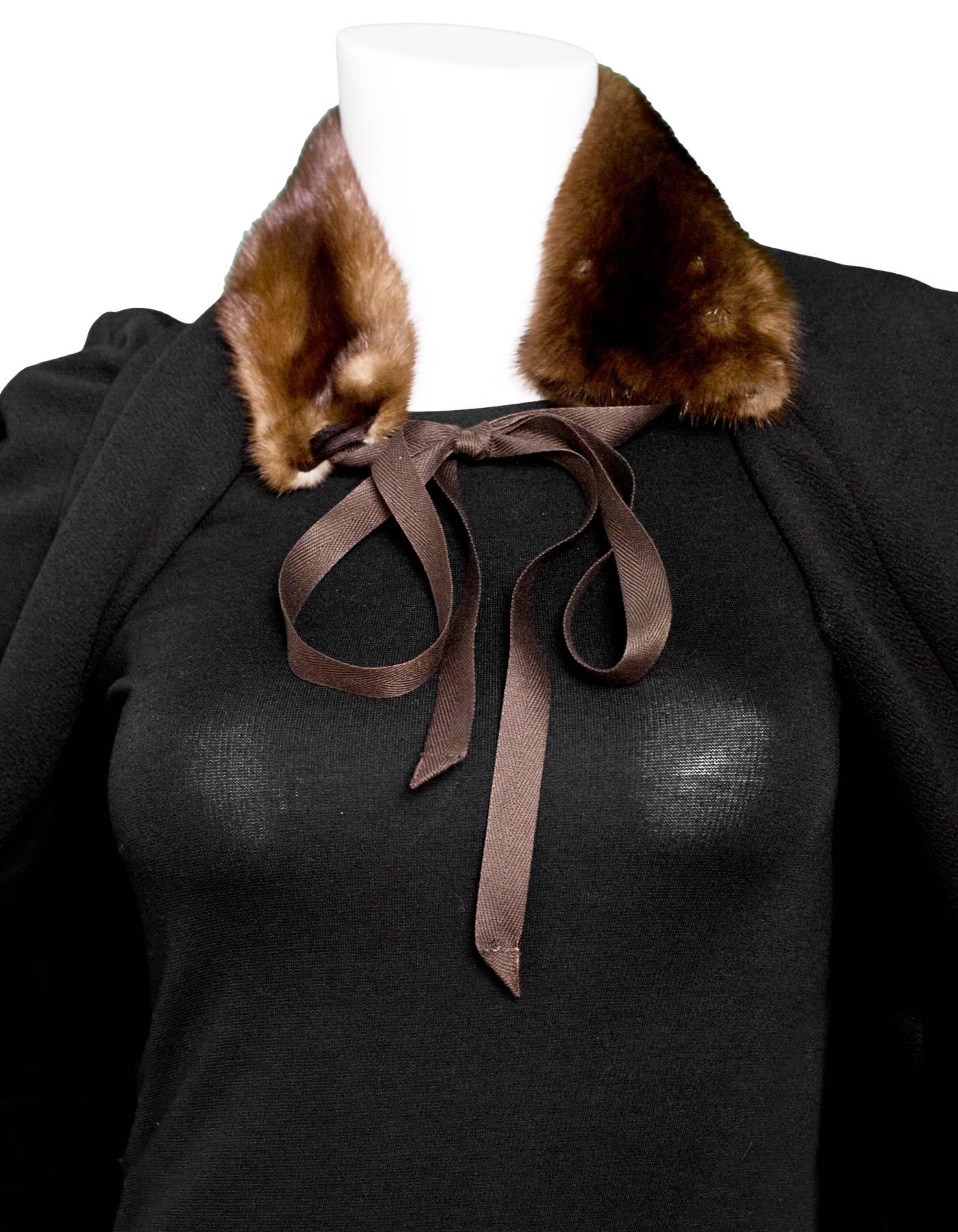 Prada Brown Mink Collar

Color: Brown
Composition: Believed to be mink
Closure/Opening: Tie closure
Overall Condition: Excellent pre-owned condition
Included: Prada box

Measurements:
Mink piece: 17"