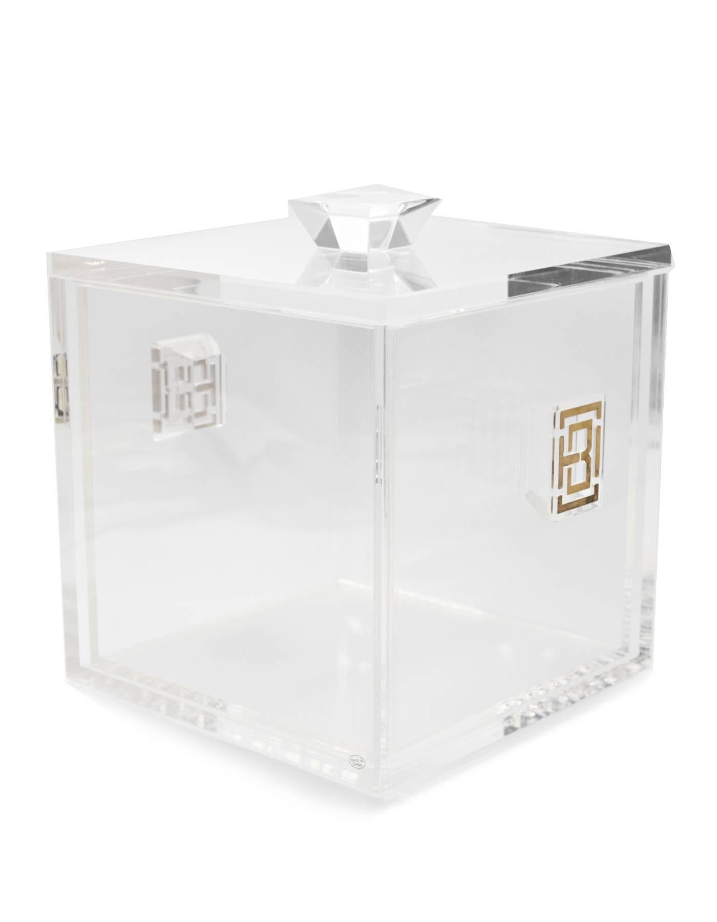 Tory Burch Lucite Ice Bucket

Made In: China
Color: Clear
Hardware: Goldtone
Materials: Lucite
Overall Condition: Excellent pre-owned condition
Included: Tory Burch box

Measurements:
8.5