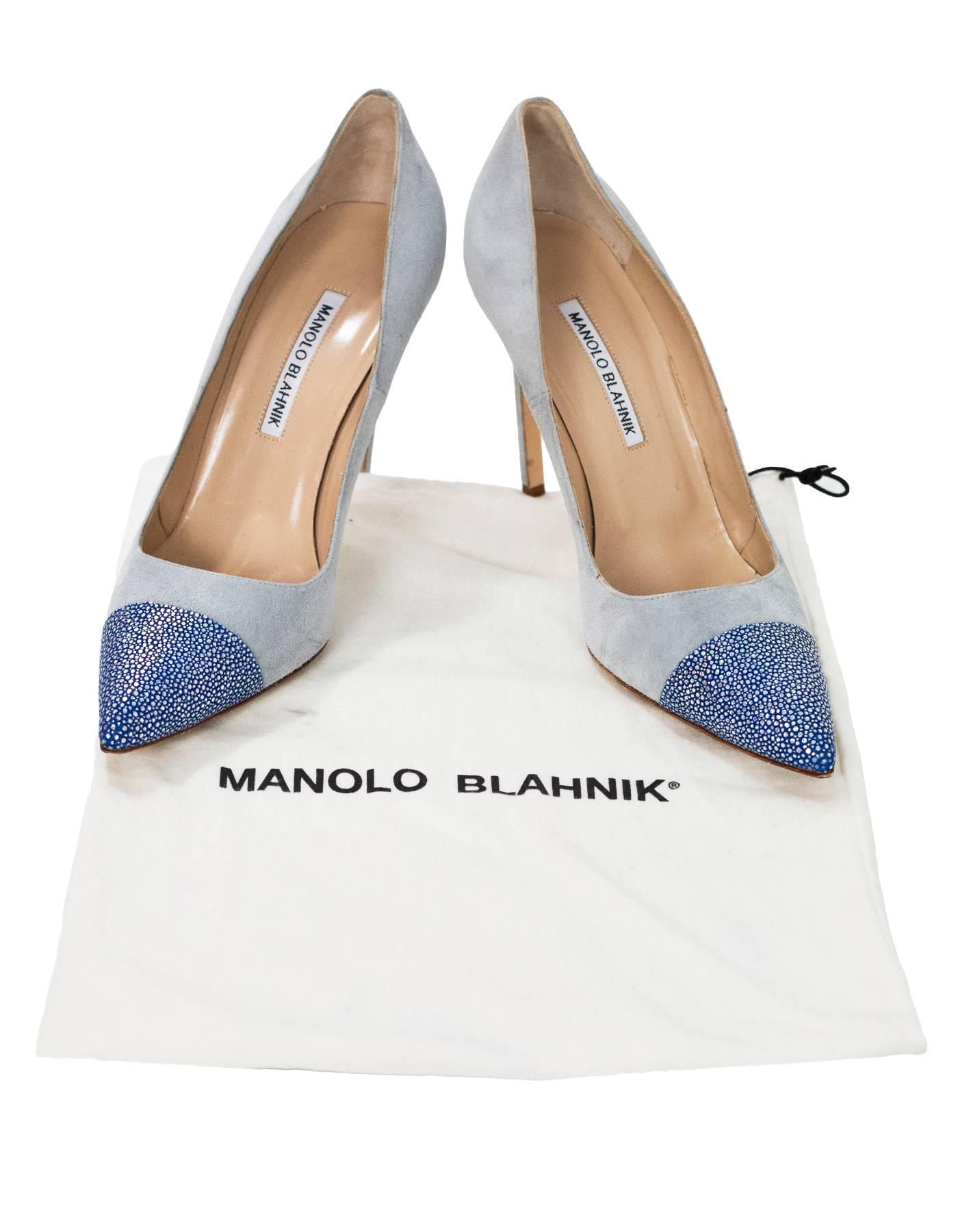 Manolo Blahnik Light Blue Suede Cap-Toe Pumps Sz 39 with DB In Excellent Condition In New York, NY