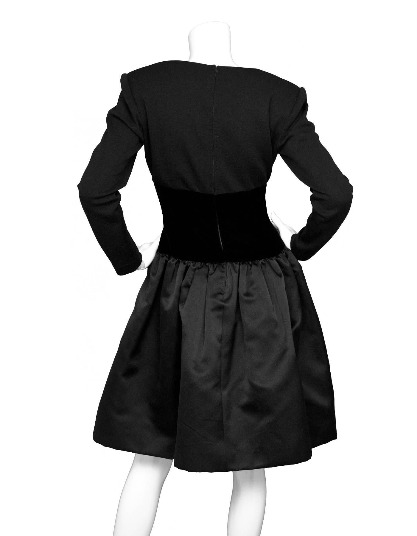 Oscar De La Renta Vintage Black Wool & Velvet Dress with Rhinestones Sz 8 In Excellent Condition In New York, NY