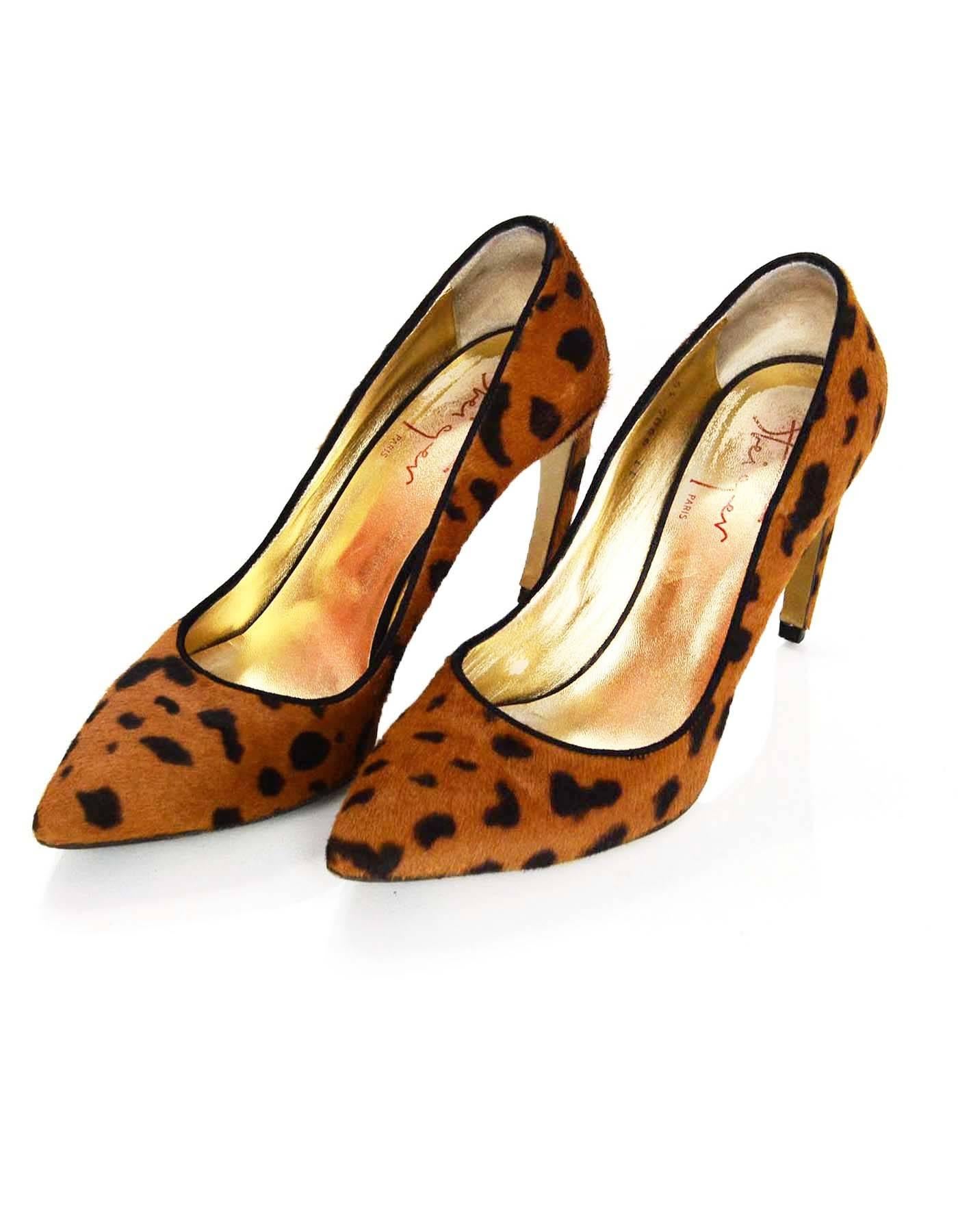 Walter Steiger Leopard Ponyhair Pumps Sz 39

Color: Brown
Materials: Ponyhair
Closure/Opening: Slide on
Sole Stamp: Walter Steiger
Overall Condition: Excellent pre-owned condition with the exception of light wear at insoles and outsoles

Marked