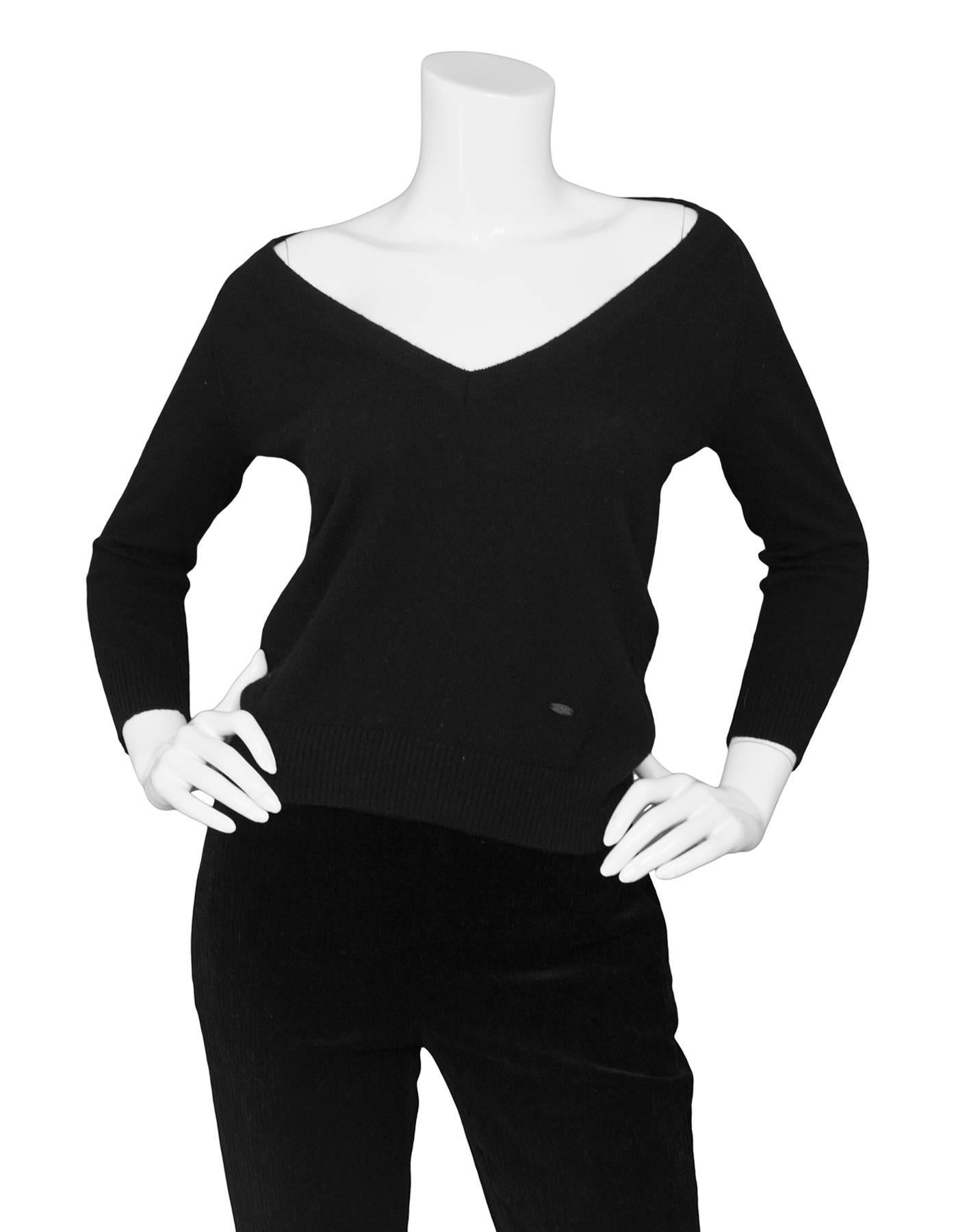 Emilio Pucci Black Cashmere V-Neck Sweater Sz 8

Made In: Italy
Color: Black
Composition: 100% cashmere
Lining: None
Closure/Opening: Pull pver
Overall Condition: Very good pre-owned condition, minor fading and light pilling
Marked Size: US8 
Bust: