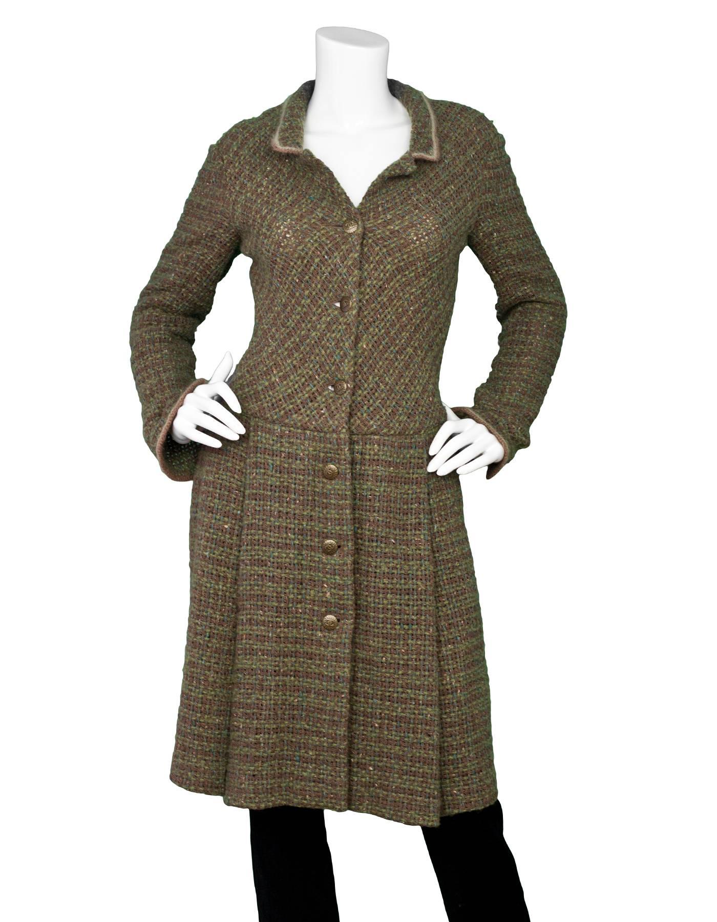 Chanel Green & Brown Wool Sweater Coat Sz FR40

Made In: France
Year Of Production: 1998 Autumn
Color: Browm, green
Composition: 66% wool, 18% nylon, 8% acrylic, 8% mohair
Lining: Green wool
Closure/Opening: button closure
Overall Condition: Very
