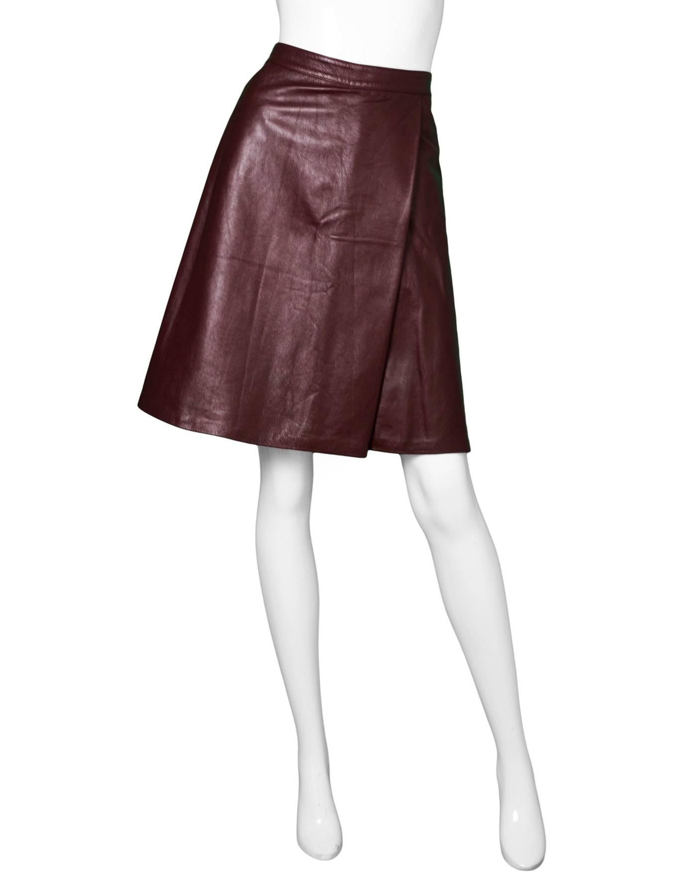 Luca Luca Burgundy Leather Skirt Sz 10

Features faux wrap-style

Made in: Italy
Color: Burgundy
Composition: 100% Leather
Lining: Burgundy textile
Closure/opening: Back zip closure
Exterior Pockets: Pockets at hips
Interior Pockets: None
Overall