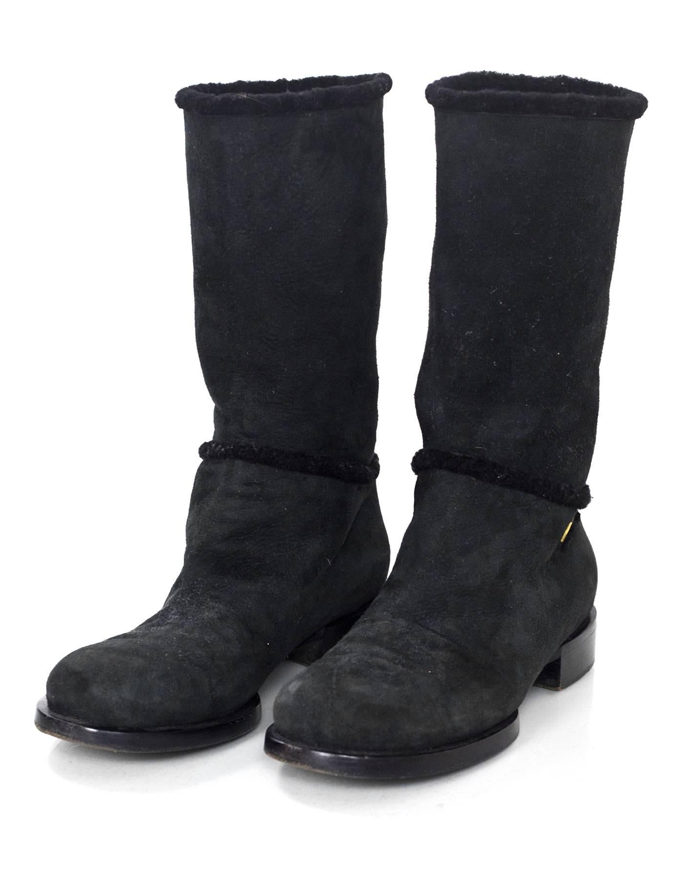Chanel Black Shearling Short Boots Sz 37.5

Made In: Italy
Color: Black
Materials: Shearling
Closure/Opening: Pull - on
Sole Stamp: CC 37.5 made in italy
Overall Condition: Very good pre-owned condition with the exception of light wear and fading
