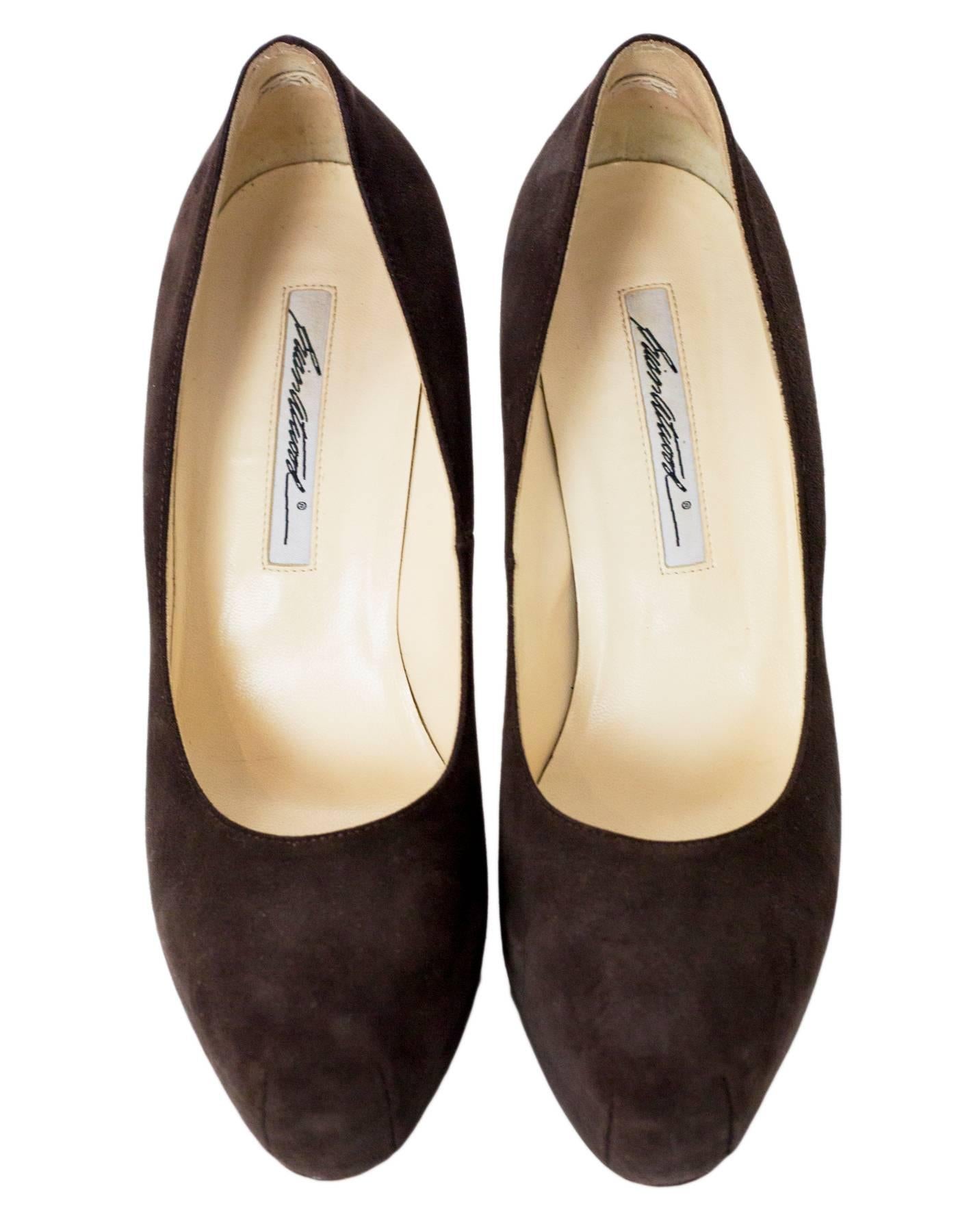 Brian Atwood Brown Suede Maniac Pumps Sz 39

Made In: Italy
Color: Brown
Materials: Suede
Closure/Opening: Slide on
Sole Stamp: Brian Atwood vero cuoio made in italy 39
Overall Condition: Excellent pre-owned condition with the exception of light