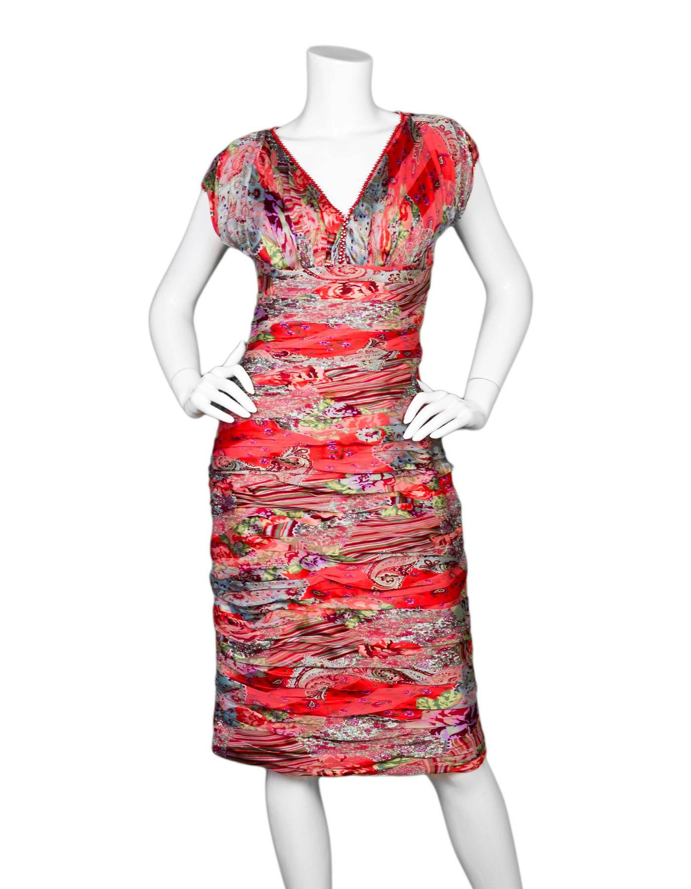 Naeem Kahn Coral Red Silk Floral Dress Sz 12

Features beaded trim and floral paisley print throughout

Made In: USA
Color: Coral red
Composition: 100% Silk
Closure/Opening: Back zip closure
Overall Condition: Excellent pre-owned condition with the