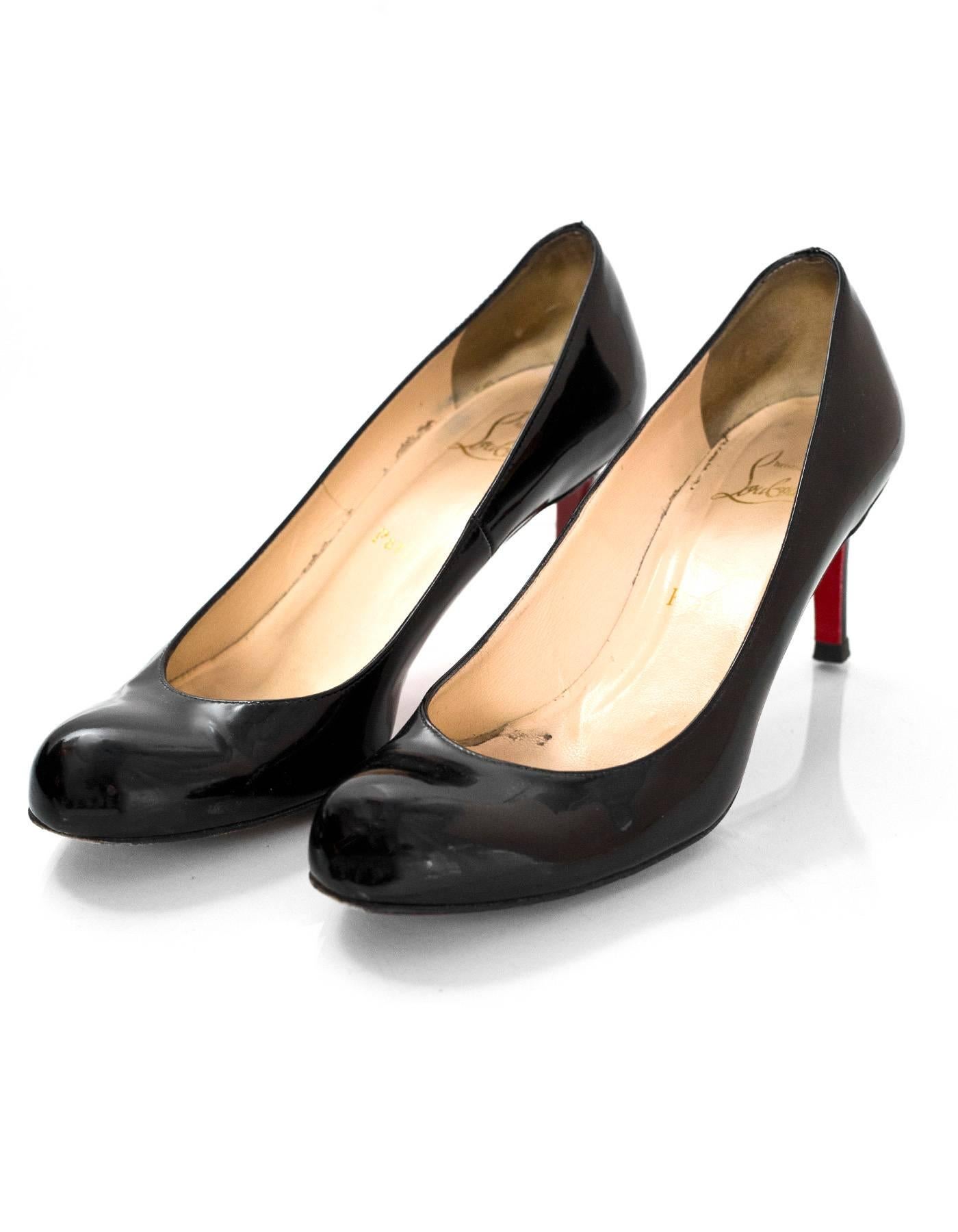 Christian Louboutin Black Patent Simple Pumps Sz 37

Made In: Italy
Color: Black
Materials: Patent leather
Closure/Opening: Slide on
Sole Stamp: Christian Louboutin made in Italy 37
Overall Condition: Very good pre-owned condition with the exception