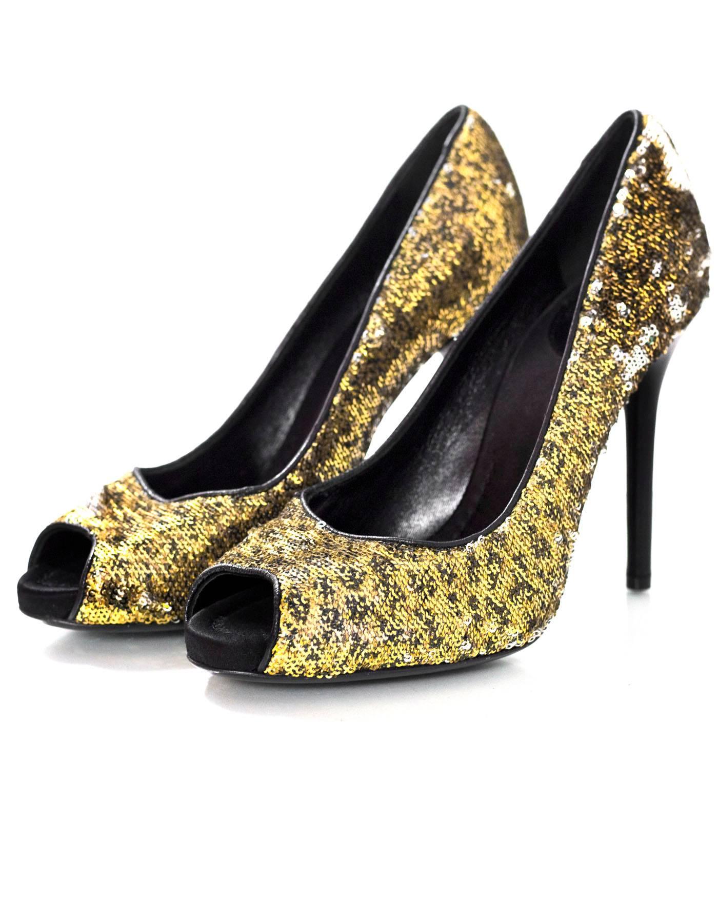 D&G Dolce & Gabbana Gold Sequin Pee-Toe Pumps Sz 38

Made In: Italy
Color: Gold, black
Materials: Sequin
Closure/Opening: Slide on
Sole Stamp: D&G Dolce & Gabbana vero cuoio Made in Italy 38
Overall Condition: Excellent pre-owned