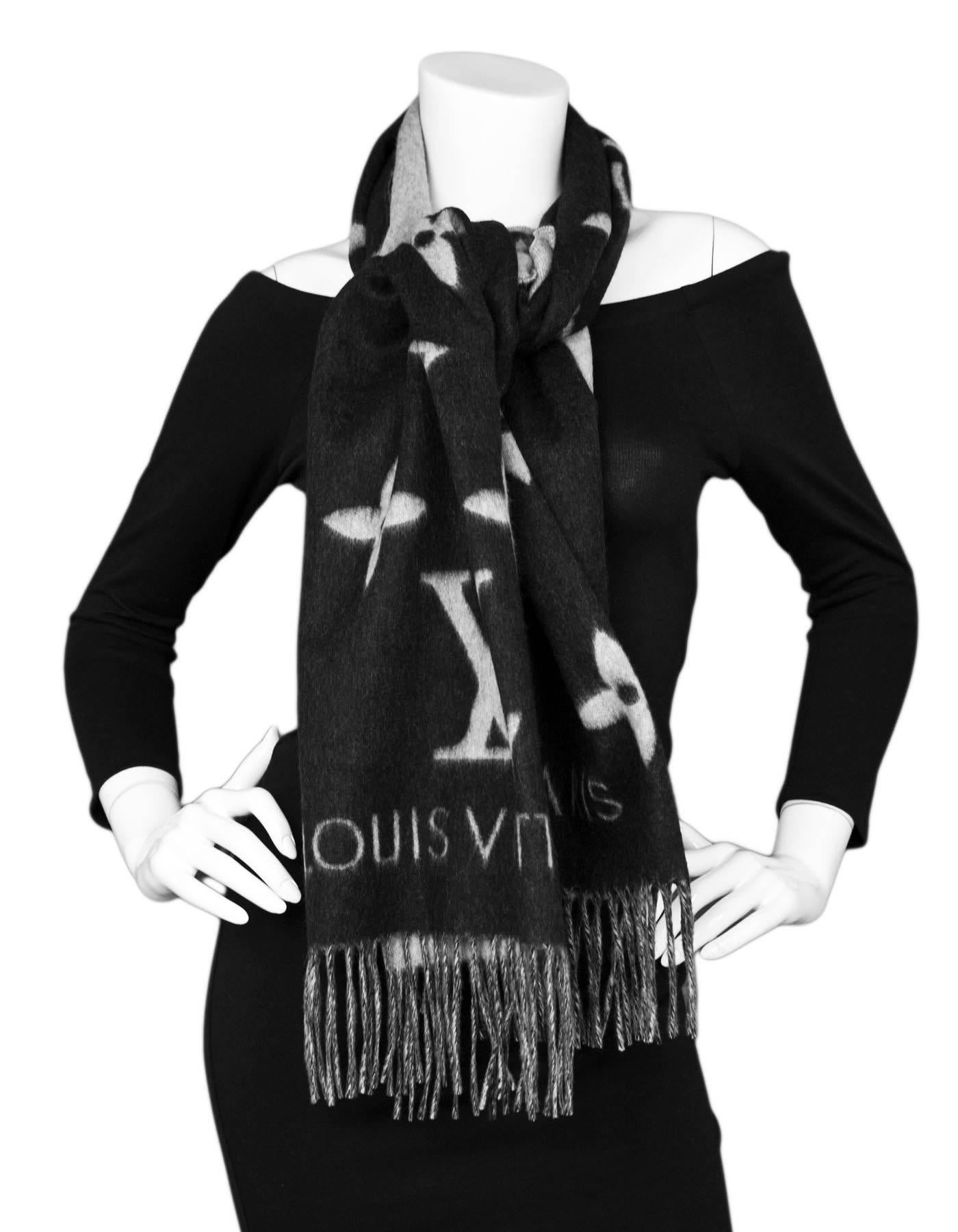 Louis Vuitton Black & Grey Monogram Reykjavik Cashmere Scarf In Excellent Condition In New York, NY